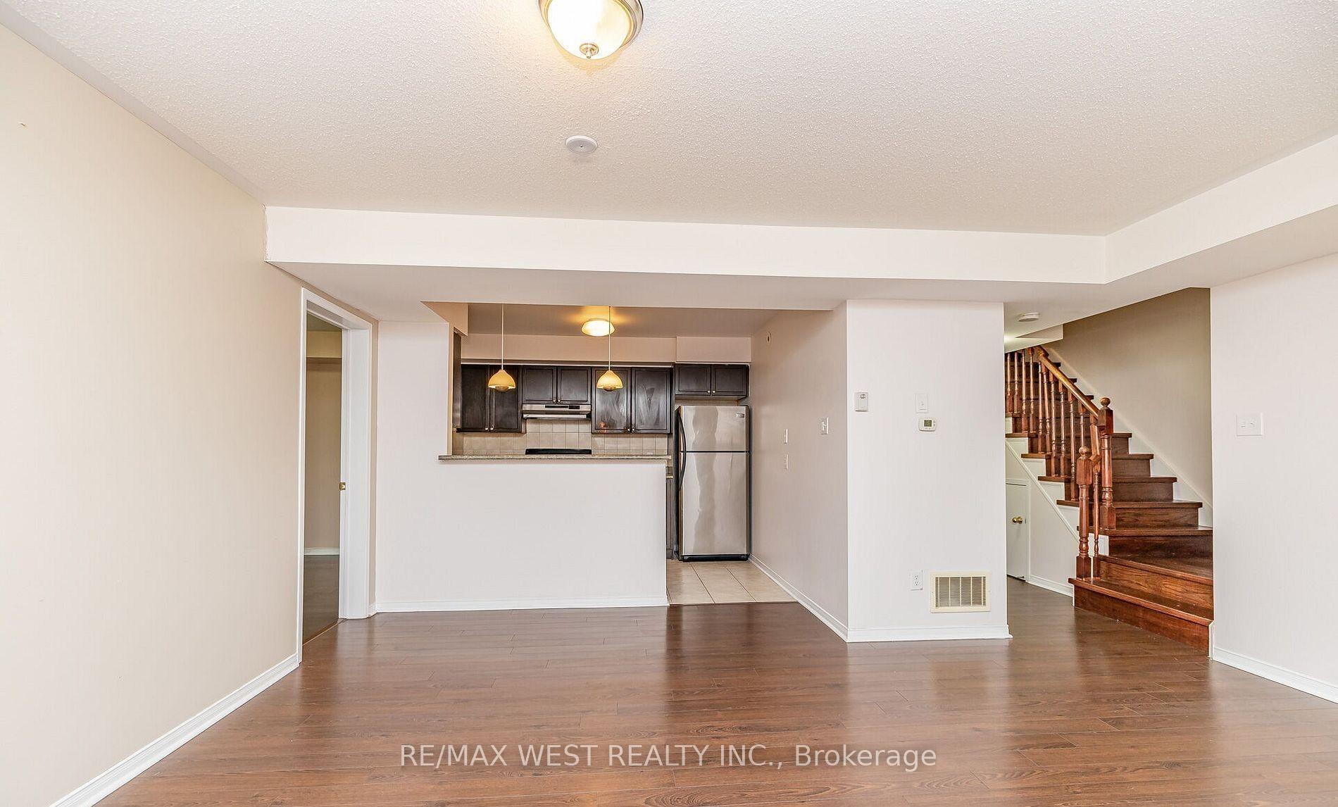 Photo 6 of Unit 218, 4975 Southampton Drive, Mississauga, Churchill Meadows — HOMEH