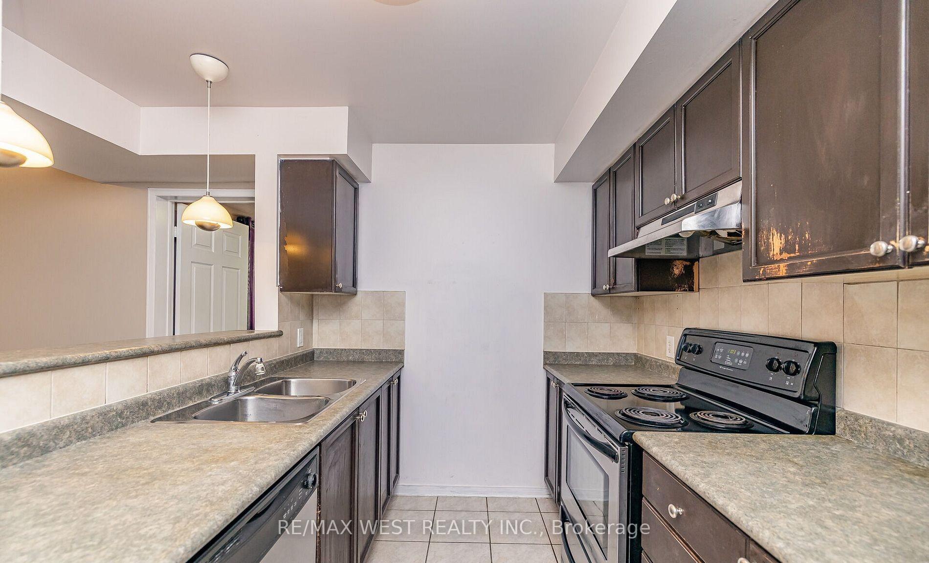 Photo 10 of Unit 218, 4975 Southampton Drive, Mississauga, Churchill Meadows — HOMEH