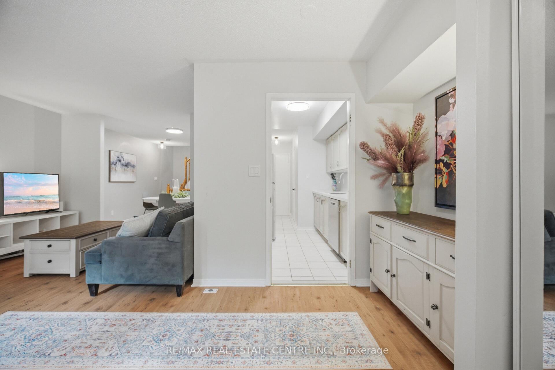 Photo 5 of Unit 4, 1211 Parkwest Place, Mississauga, Lakeview — HOMEH