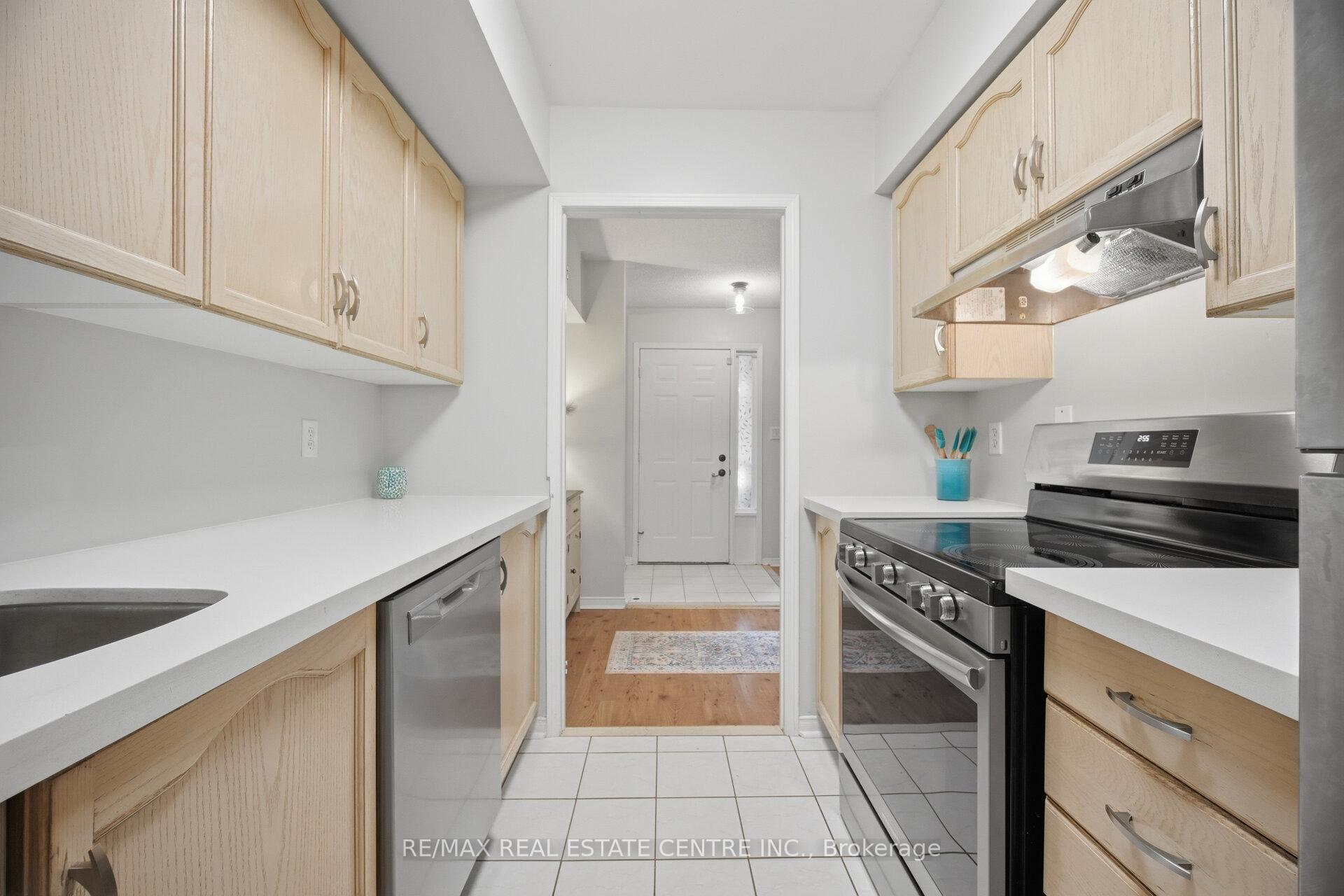Photo 12 of Unit 4, 1211 Parkwest Place, Mississauga, Lakeview — HOMEH
