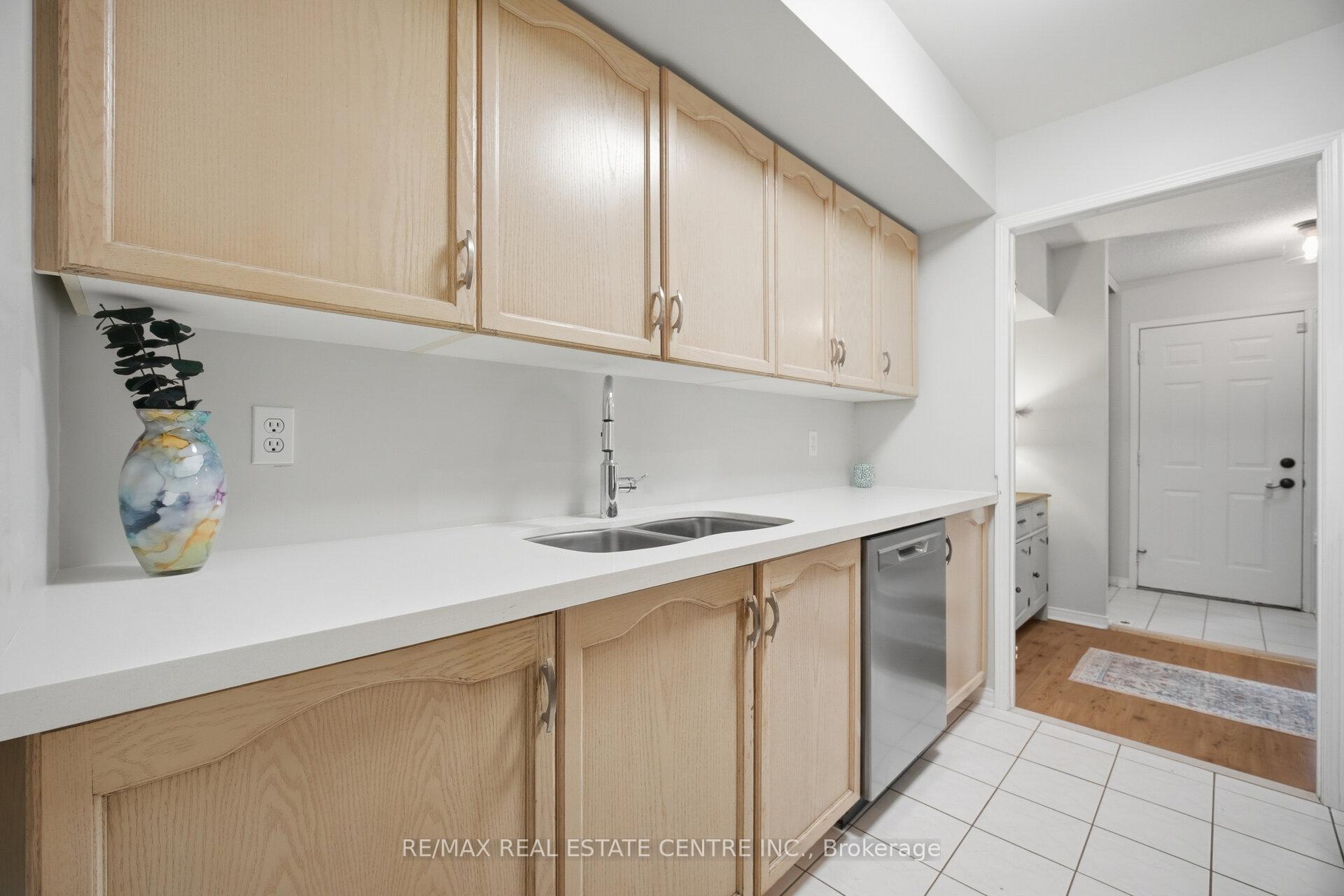 Photo 13 of Unit 4, 1211 Parkwest Place, Mississauga, Lakeview — HOMEH