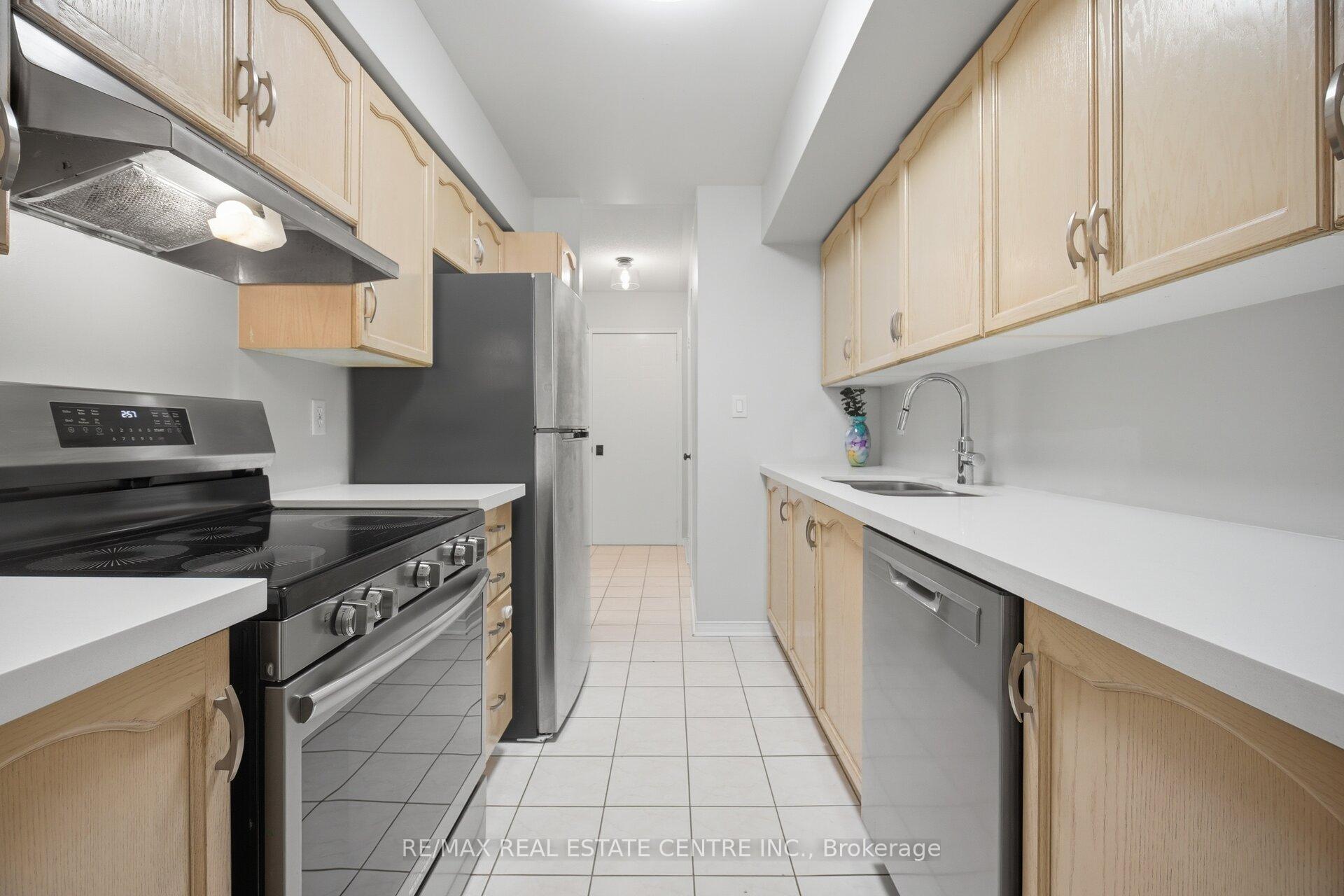 Photo 15 of Unit 4, 1211 Parkwest Place, Mississauga, Lakeview — HOMEH