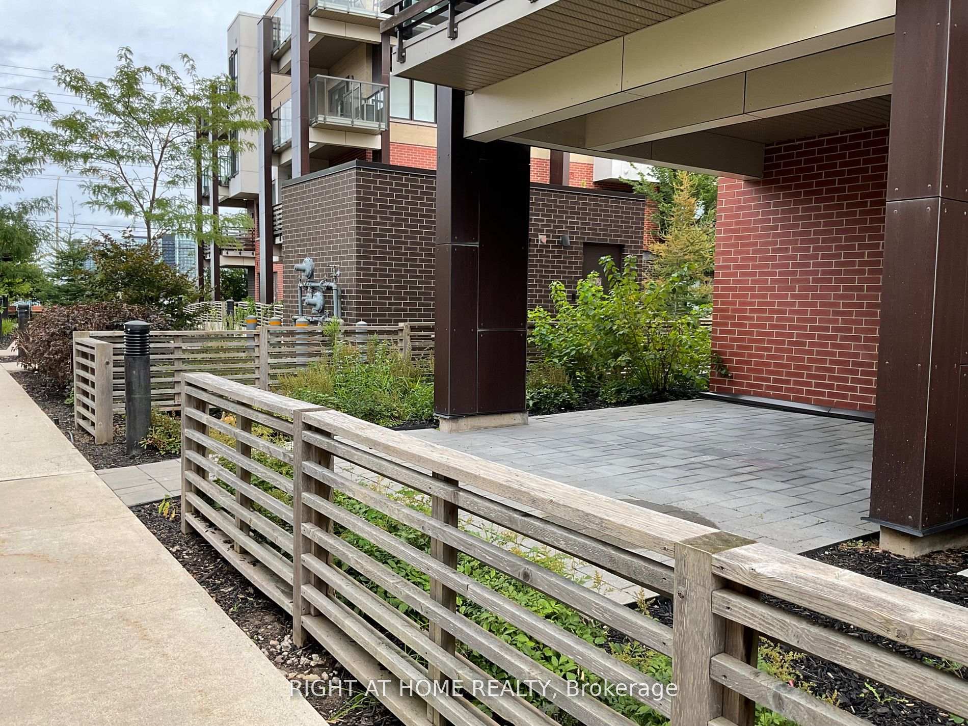 Photo 8 of Unit 111, 5035 Harvard Road, Mississauga, Churchill Meadows — HOMEH