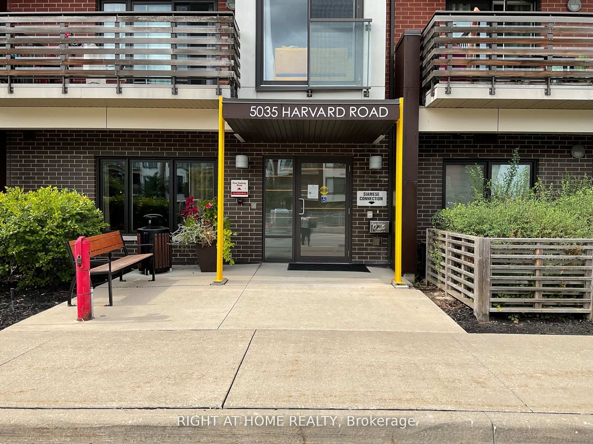 Photo 10 of Unit 111, 5035 Harvard Road, Mississauga, Churchill Meadows — HOMEH