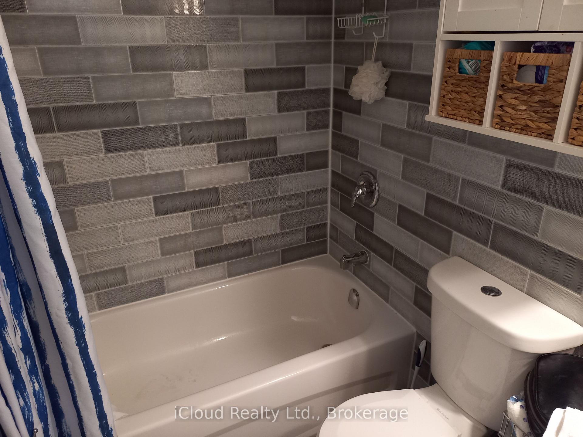 Photo 6 of Unit 806, 390 Dixon Road, Etobicoke, Kingsview Village-The Westway — HOMEH
