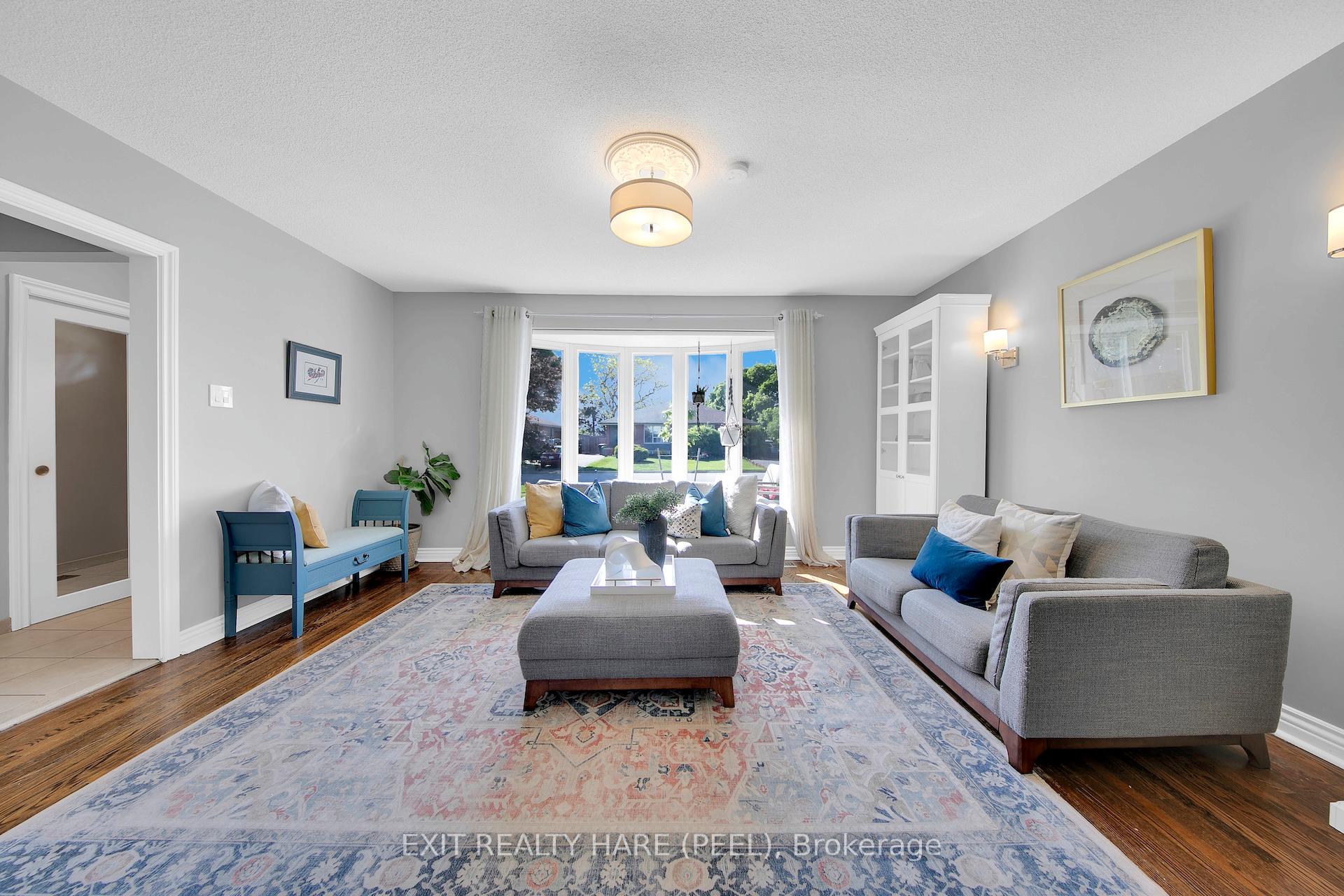 Photo 3 of 84 Addington Crescent, Brampton, Avondale — HOMEH