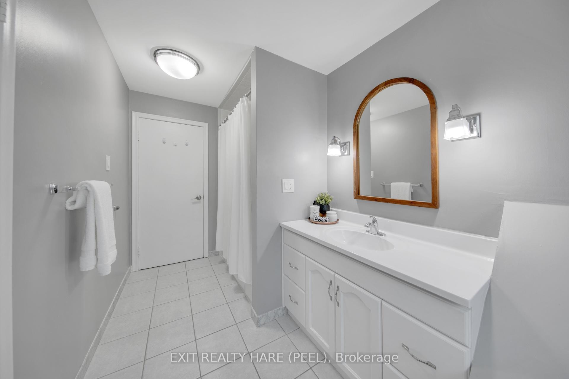 Photo 19 of 84 Addington Crescent, Brampton, Avondale — HOMEH