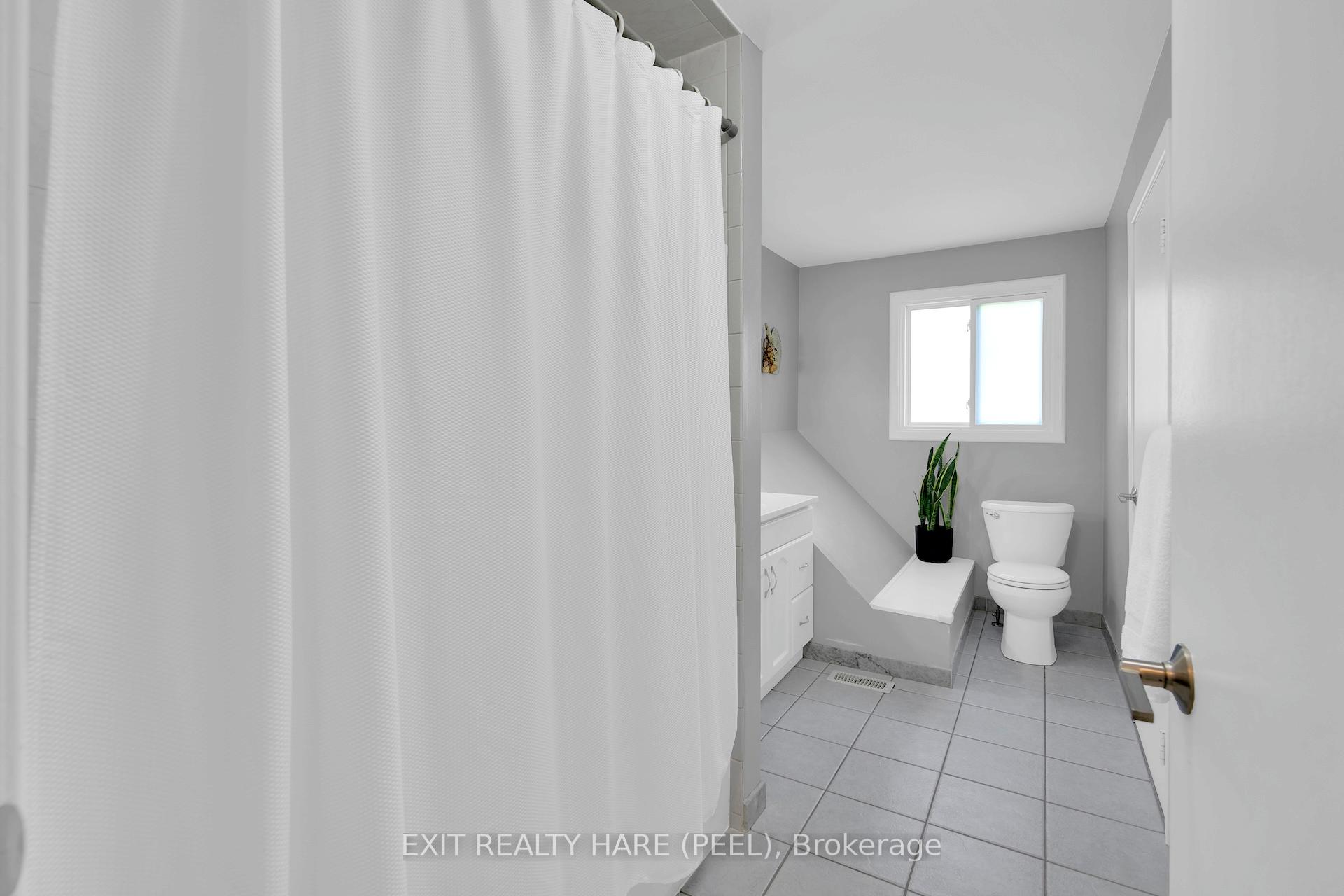 Photo 20 of 84 Addington Crescent, Brampton, Avondale — HOMEH