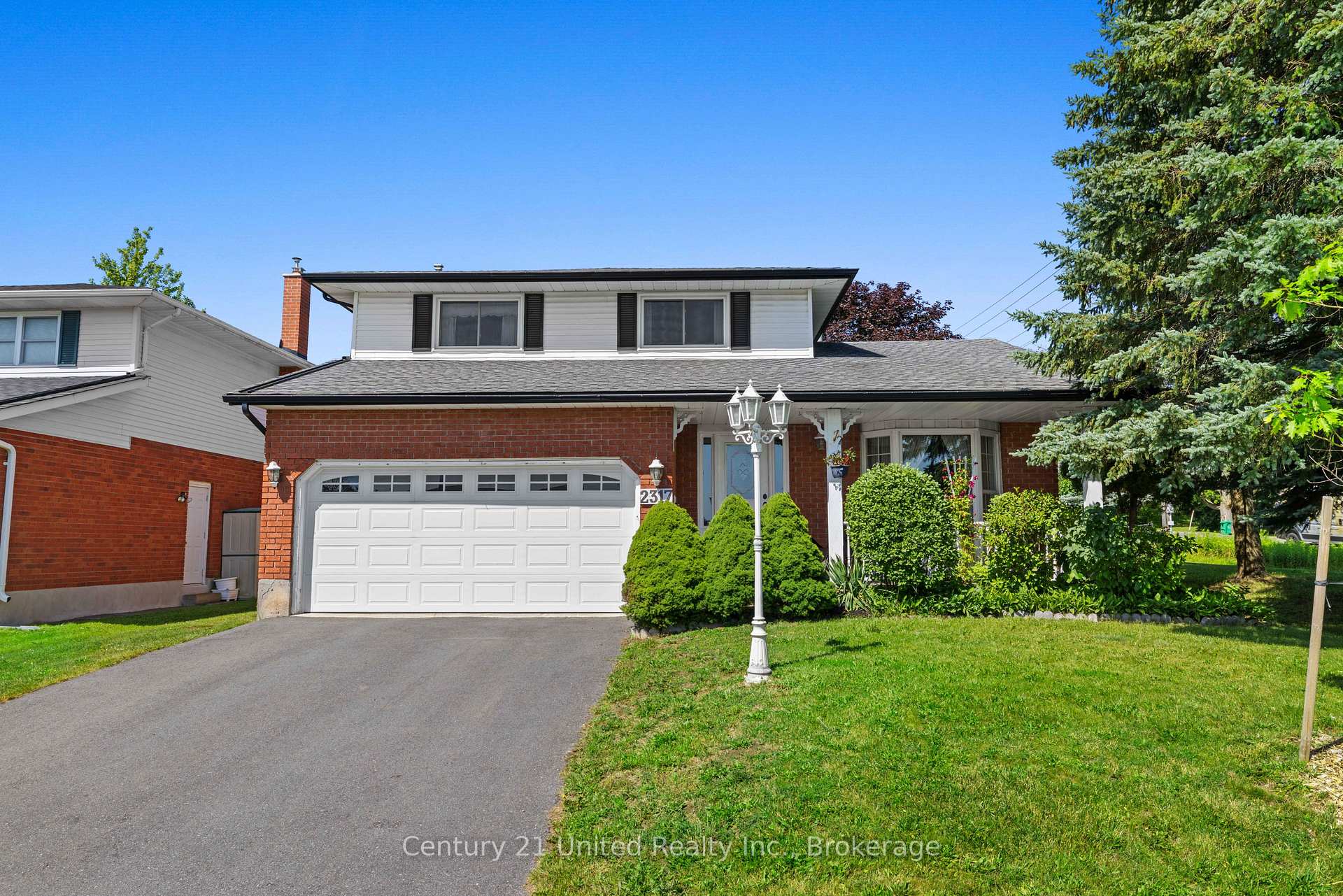 Photo 3 of 2317 Woodglade Boulevard, Peterborough, Monaghan Ward 2 — HOMEH
