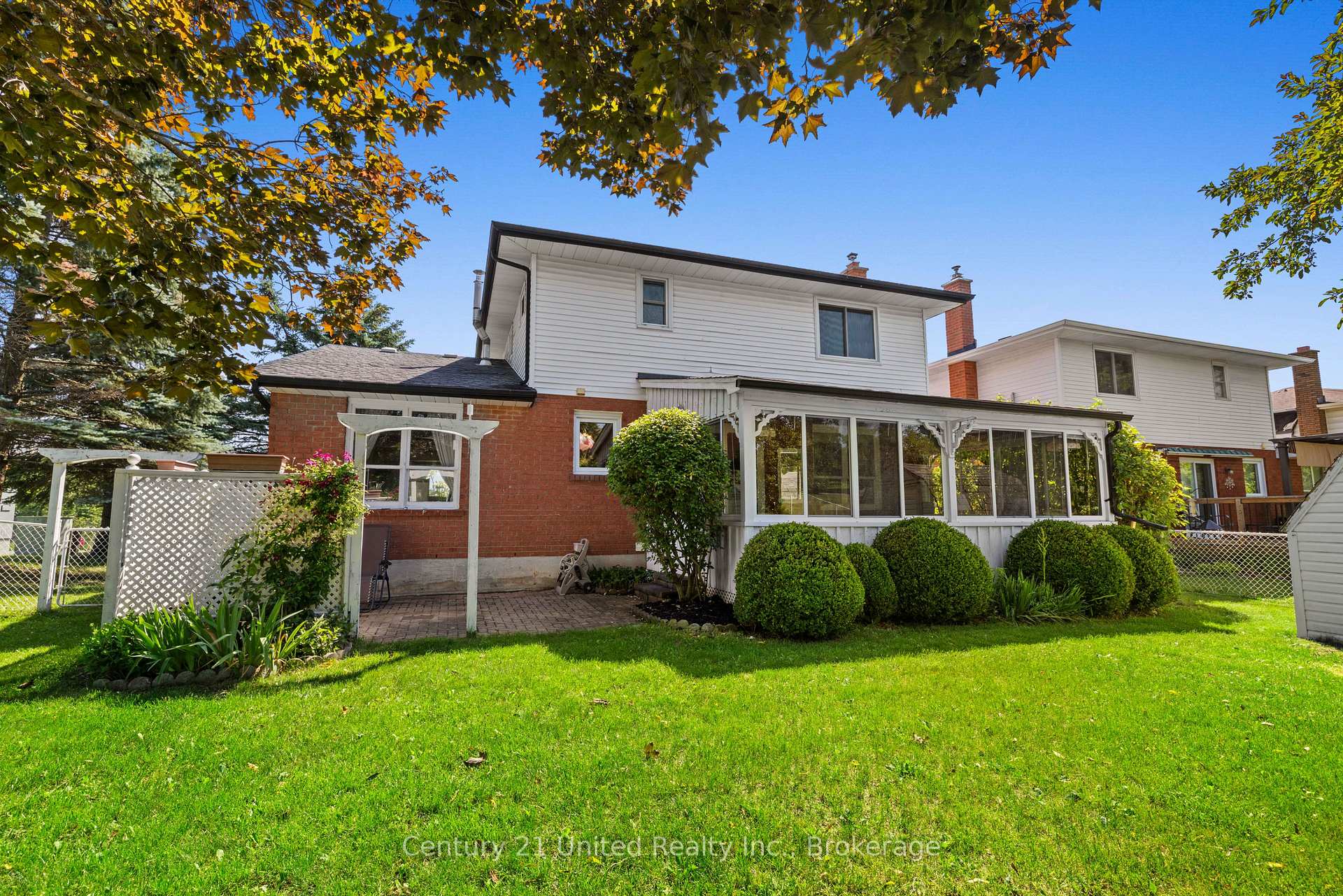 Photo 5 of 2317 Woodglade Boulevard, Peterborough, Monaghan Ward 2 — HOMEH