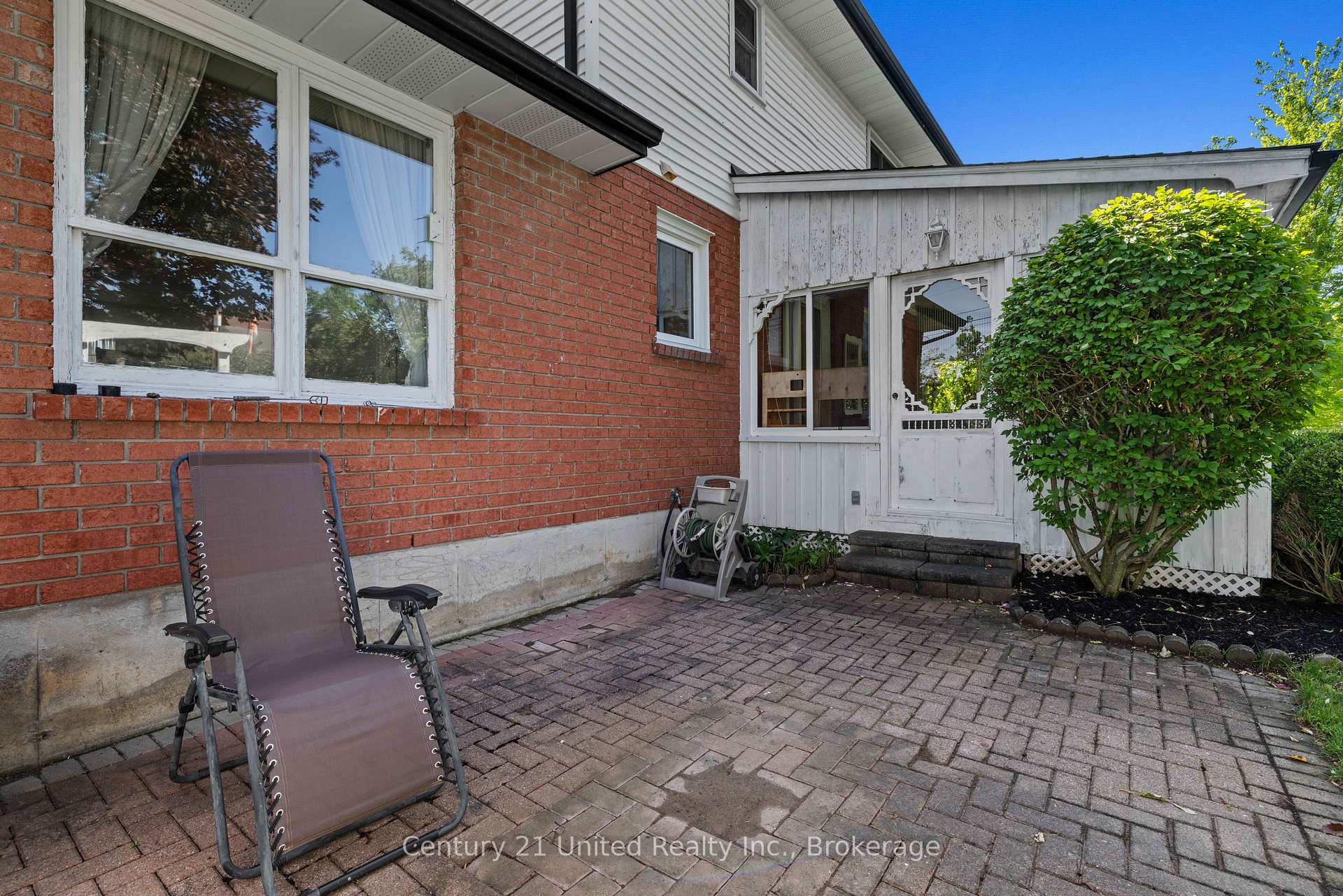 Photo 9 of 2317 Woodglade Boulevard, Peterborough, Monaghan Ward 2 — HOMEH