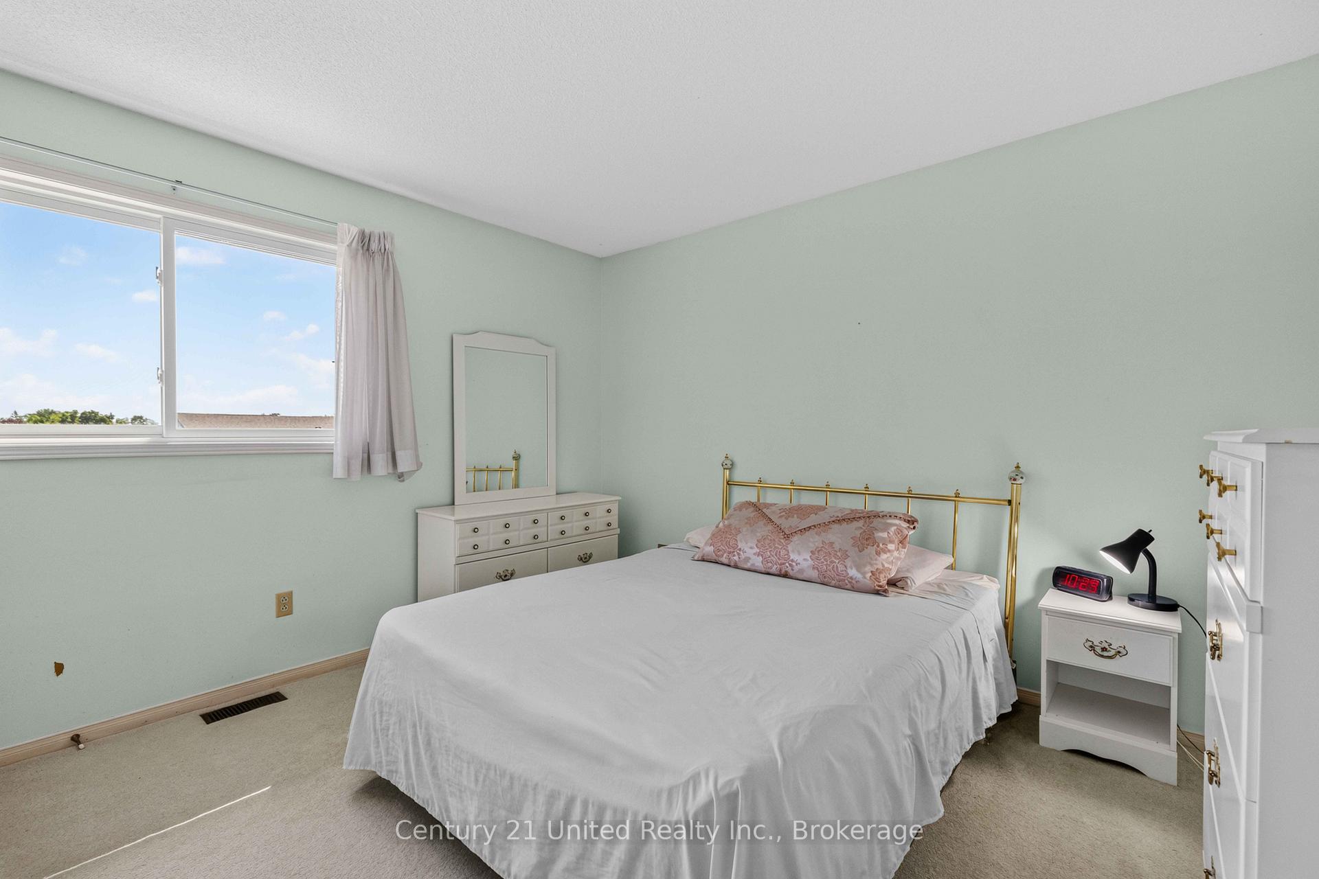 Photo 31 of 2317 Woodglade Boulevard, Peterborough, Monaghan Ward 2 — HOMEH