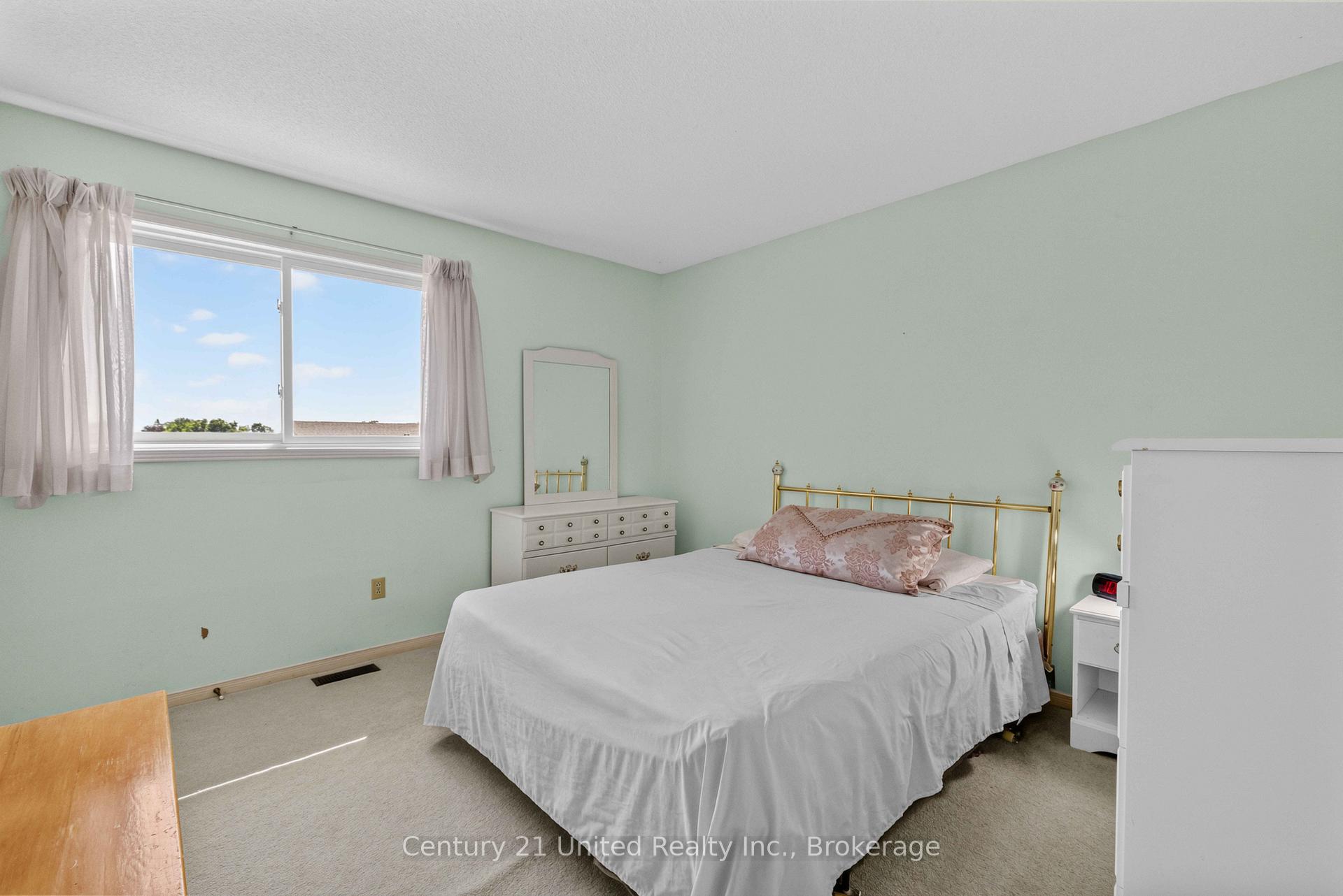 Photo 32 of 2317 Woodglade Boulevard, Peterborough, Monaghan Ward 2 — HOMEH