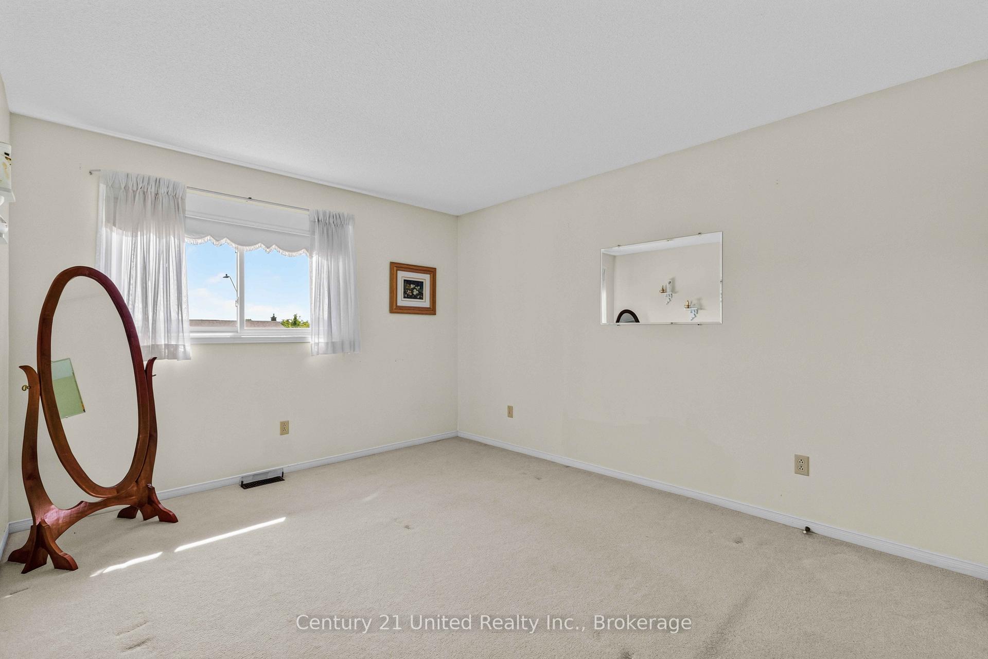 Photo 39 of 2317 Woodglade Boulevard, Peterborough, Monaghan Ward 2 — HOMEH