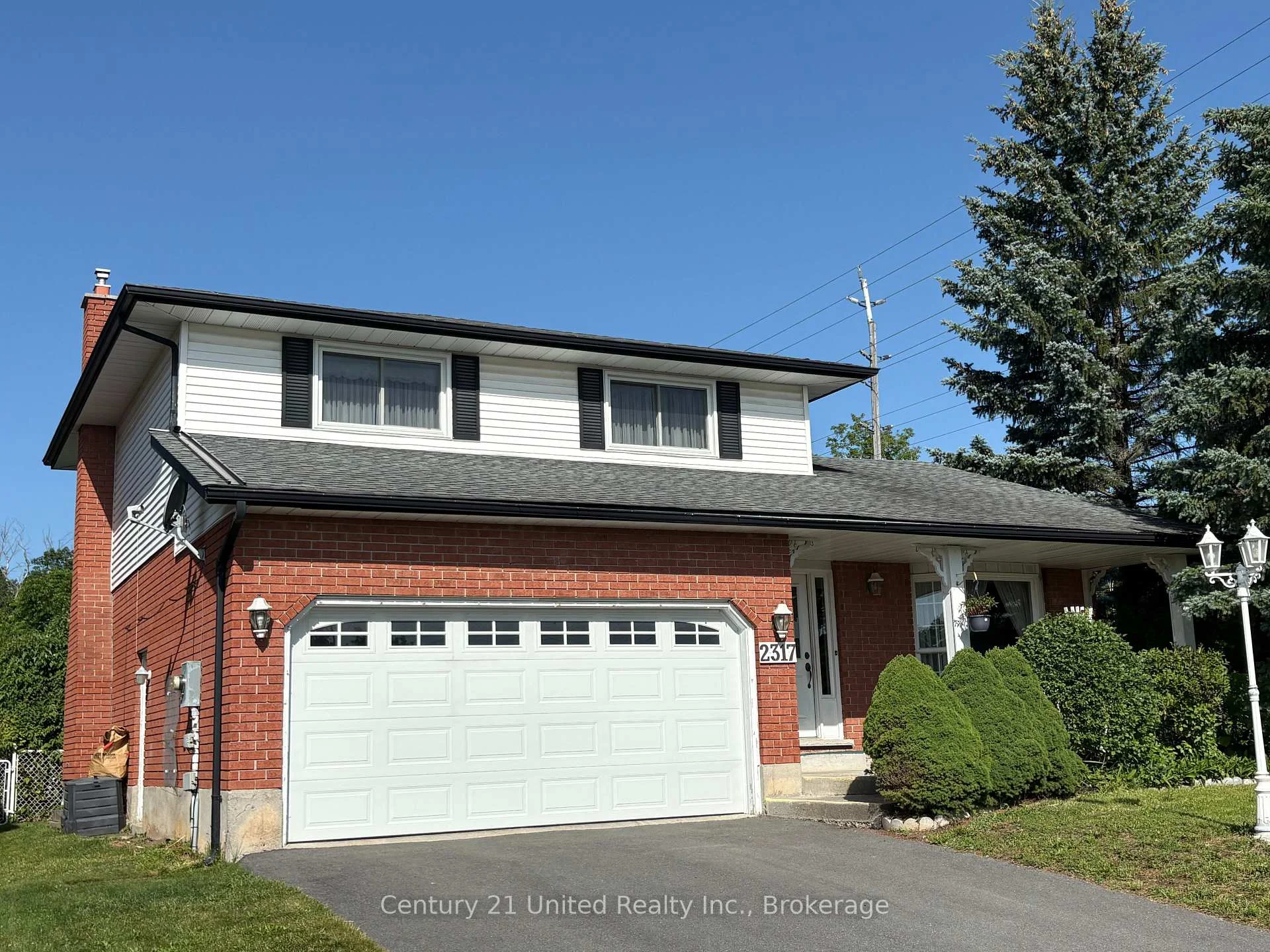Photo 2 of 2317 Woodglade Boulevard, Peterborough, Monaghan Ward 2 — HOMEH