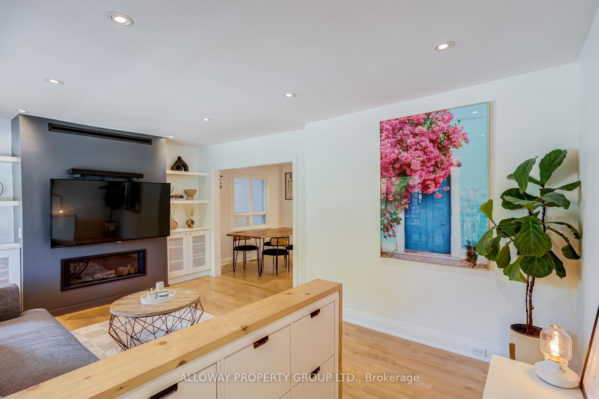 Photo 5 of 22 Fourth Street, Etobicoke, New Toronto — HOMEH