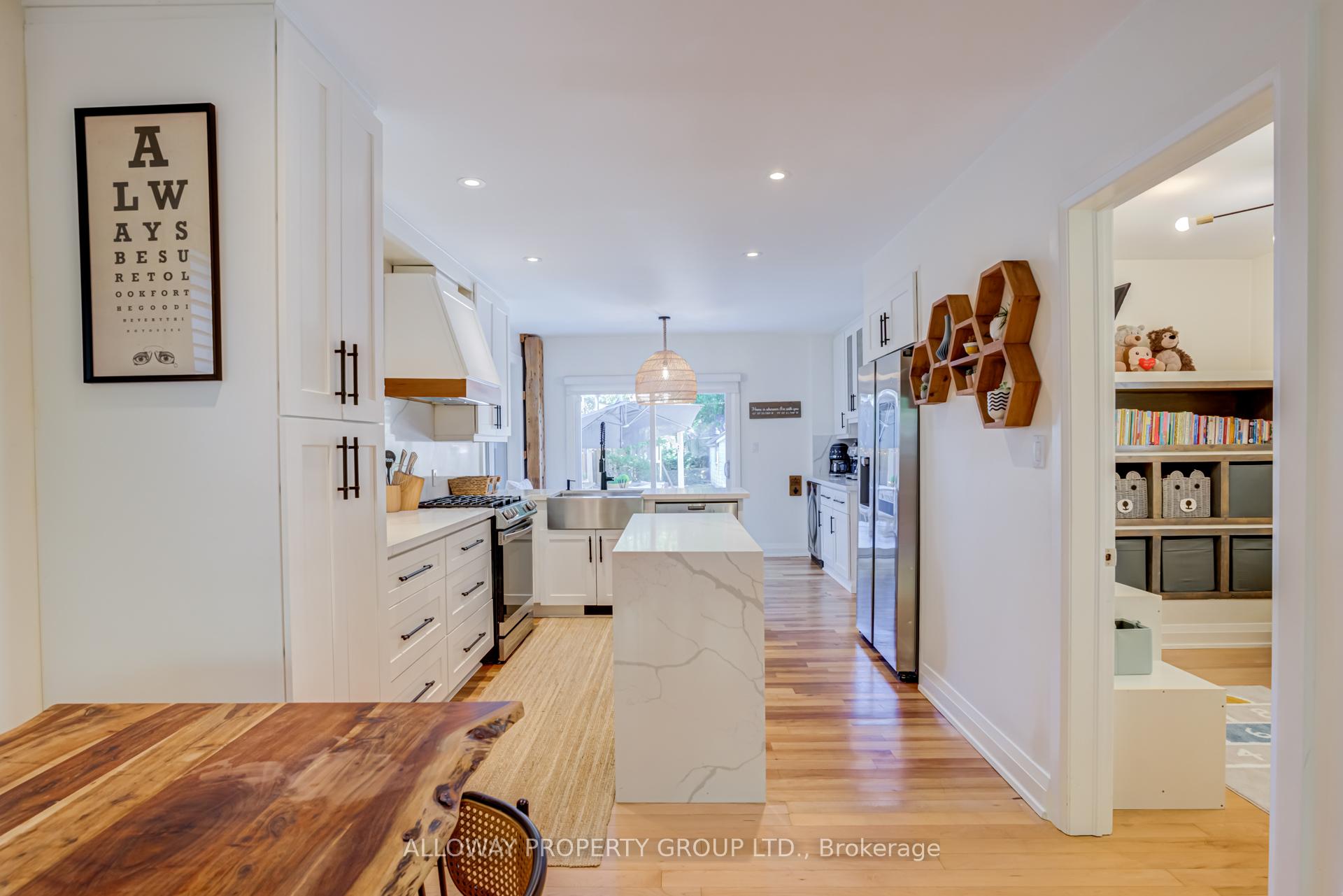 Photo 12 of 22 Fourth Street, Etobicoke, New Toronto — HOMEH
