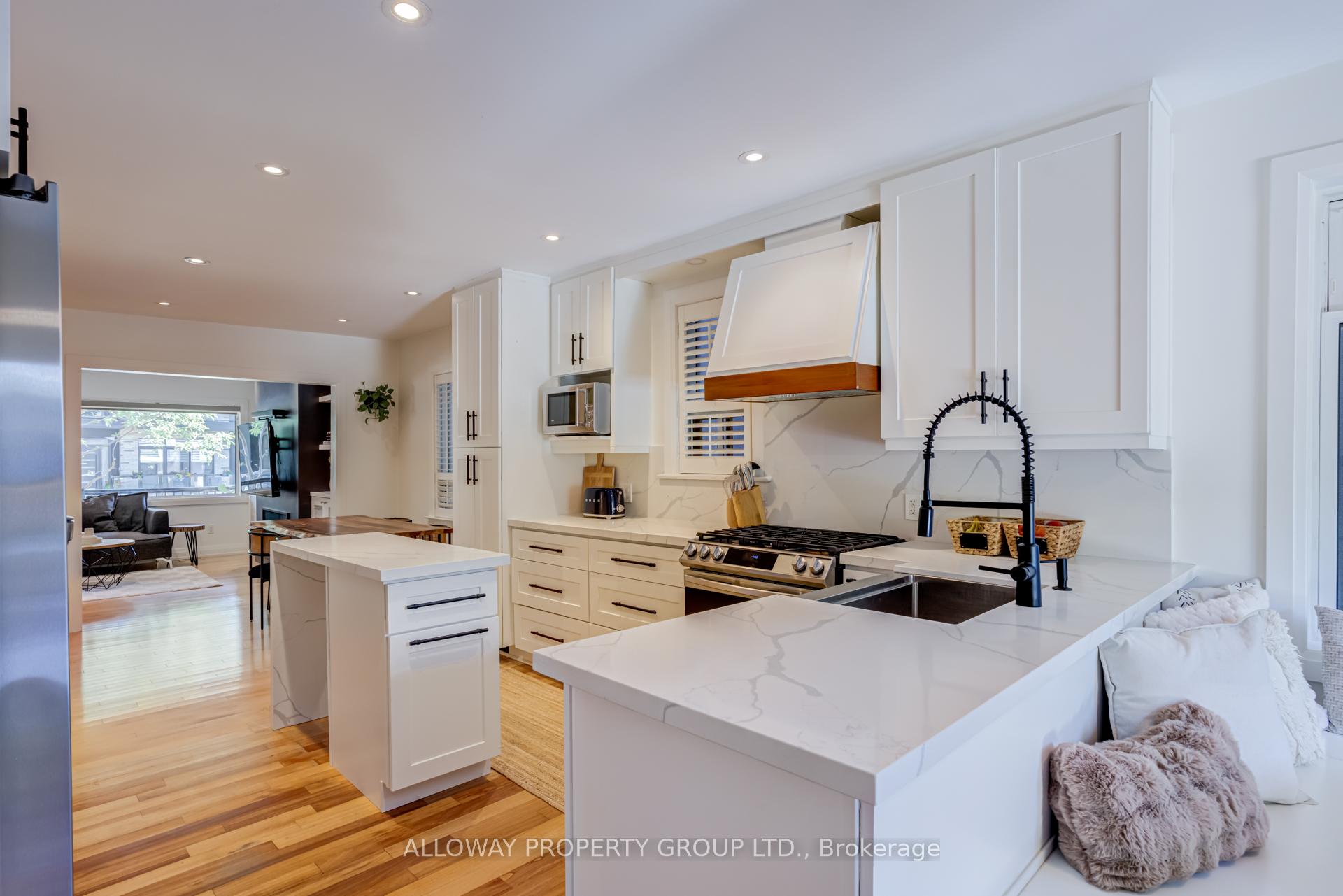 Photo 14 of 22 Fourth Street, Etobicoke, New Toronto — HOMEH