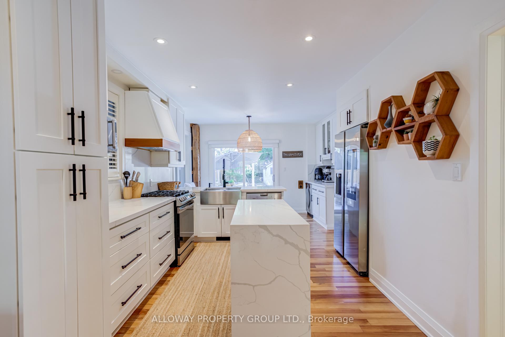 Photo 16 of 22 Fourth Street, Etobicoke, New Toronto — HOMEH
