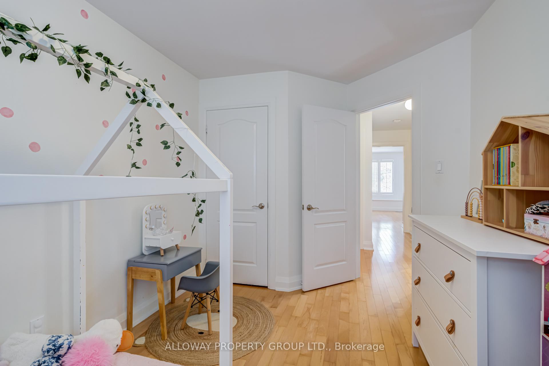 Photo 29 of 22 Fourth Street, Etobicoke, New Toronto — HOMEH