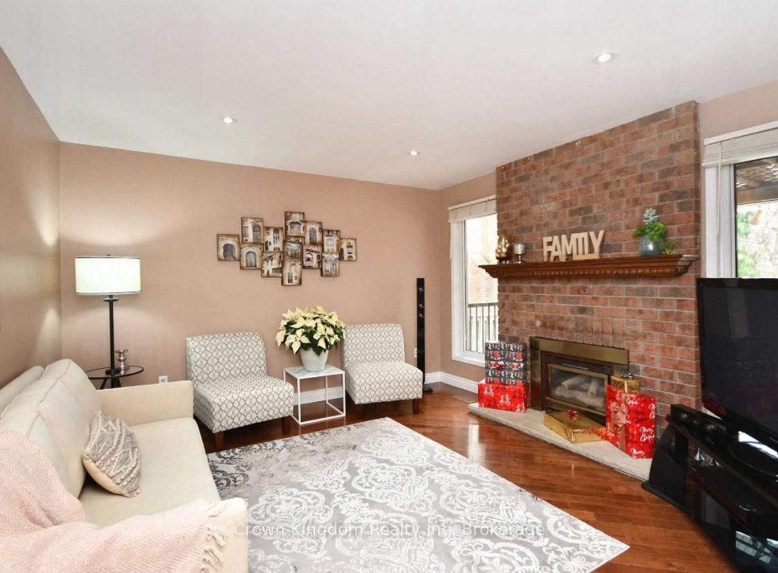 Photo 4 of 78 Floribunda Crescent, Brampton, Bramalea West Industrial — HOMEH