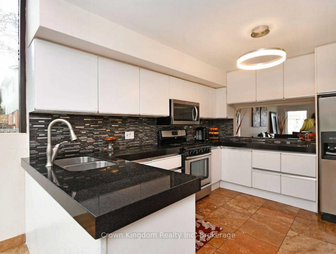 Photo 6 of 78 Floribunda Crescent, Brampton, Bramalea West Industrial — HOMEH