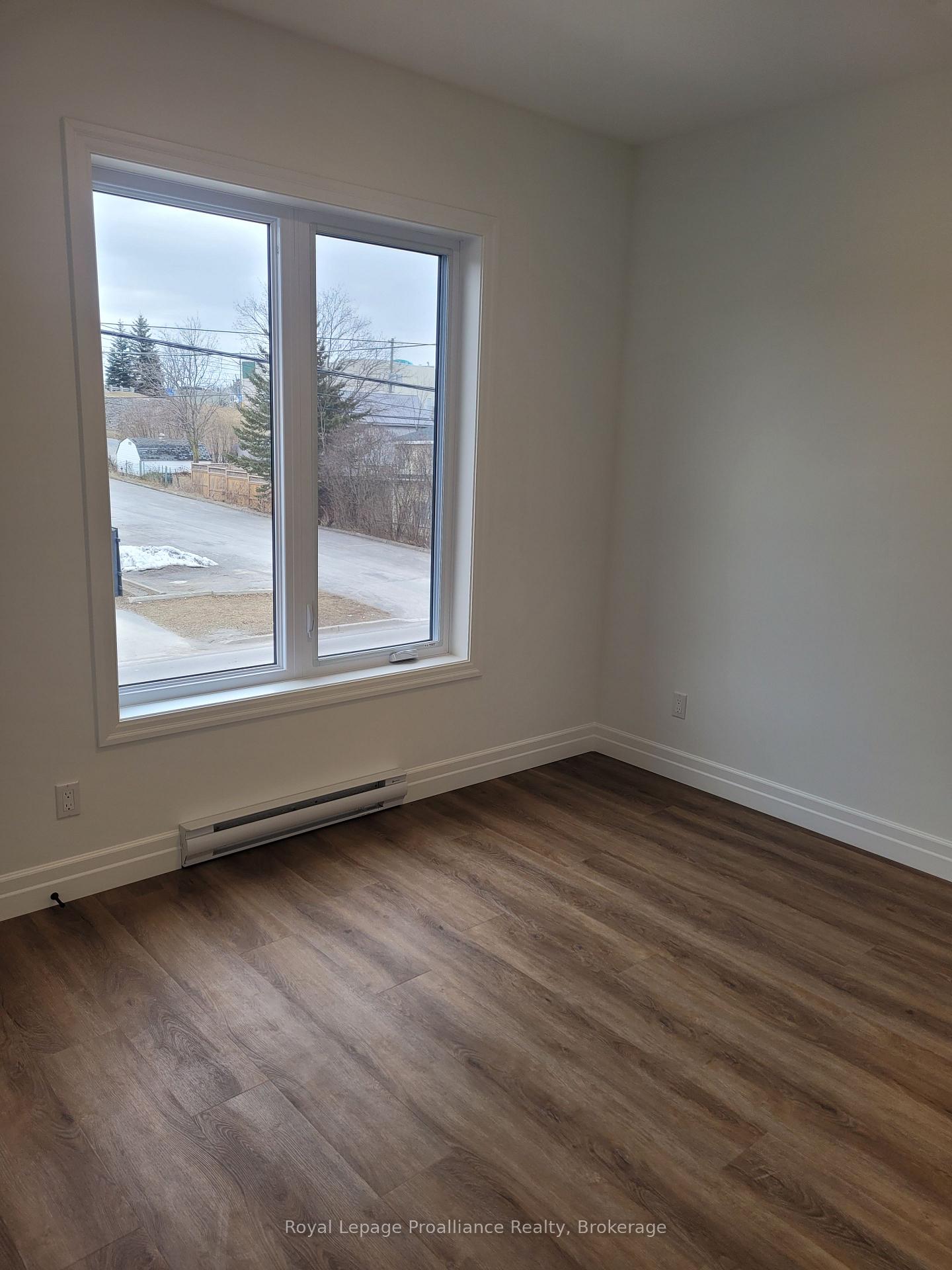 Photo 10 of Unit 4, 15 Bay Street, Quinte West, Trenton Ward — HOMEH