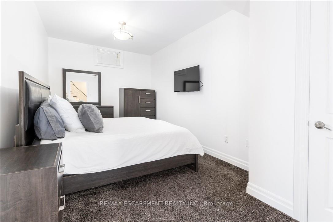 Photo 32 of 27 Elodia Court, Hamilton, Gurnett — HOMEH