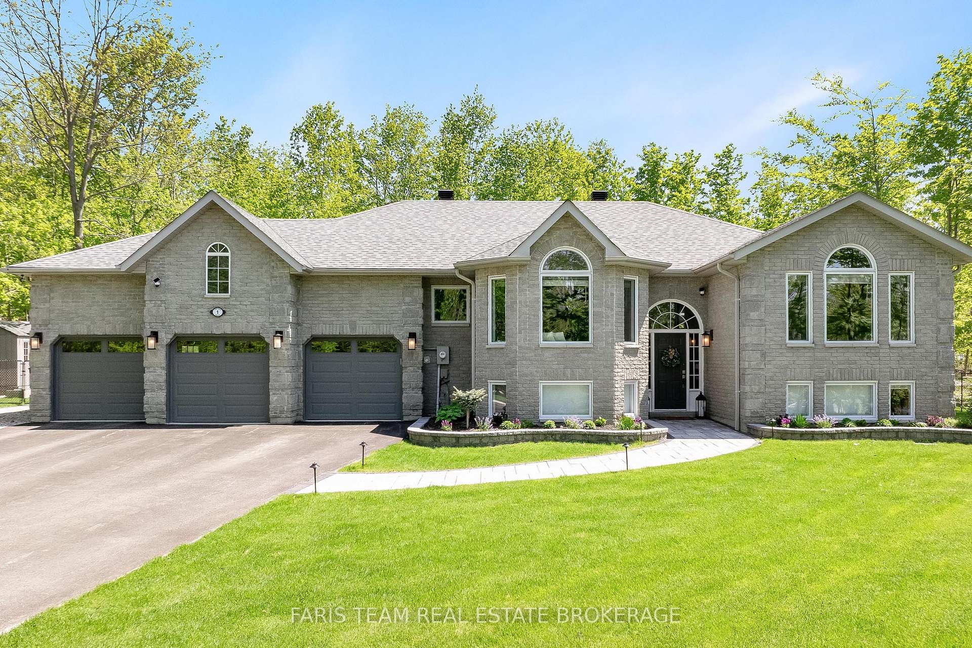 Photo 3 of 1 Pineview Drive, Oro-Medonte, Rural Oro-Medonte — HOMEH