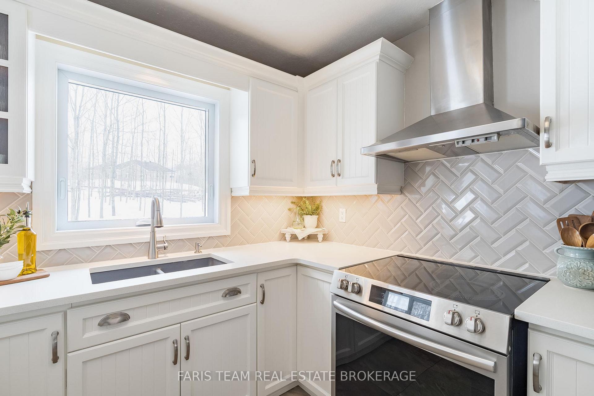 Photo 9 of 1 Pineview Drive, Oro-Medonte, Rural Oro-Medonte — HOMEH