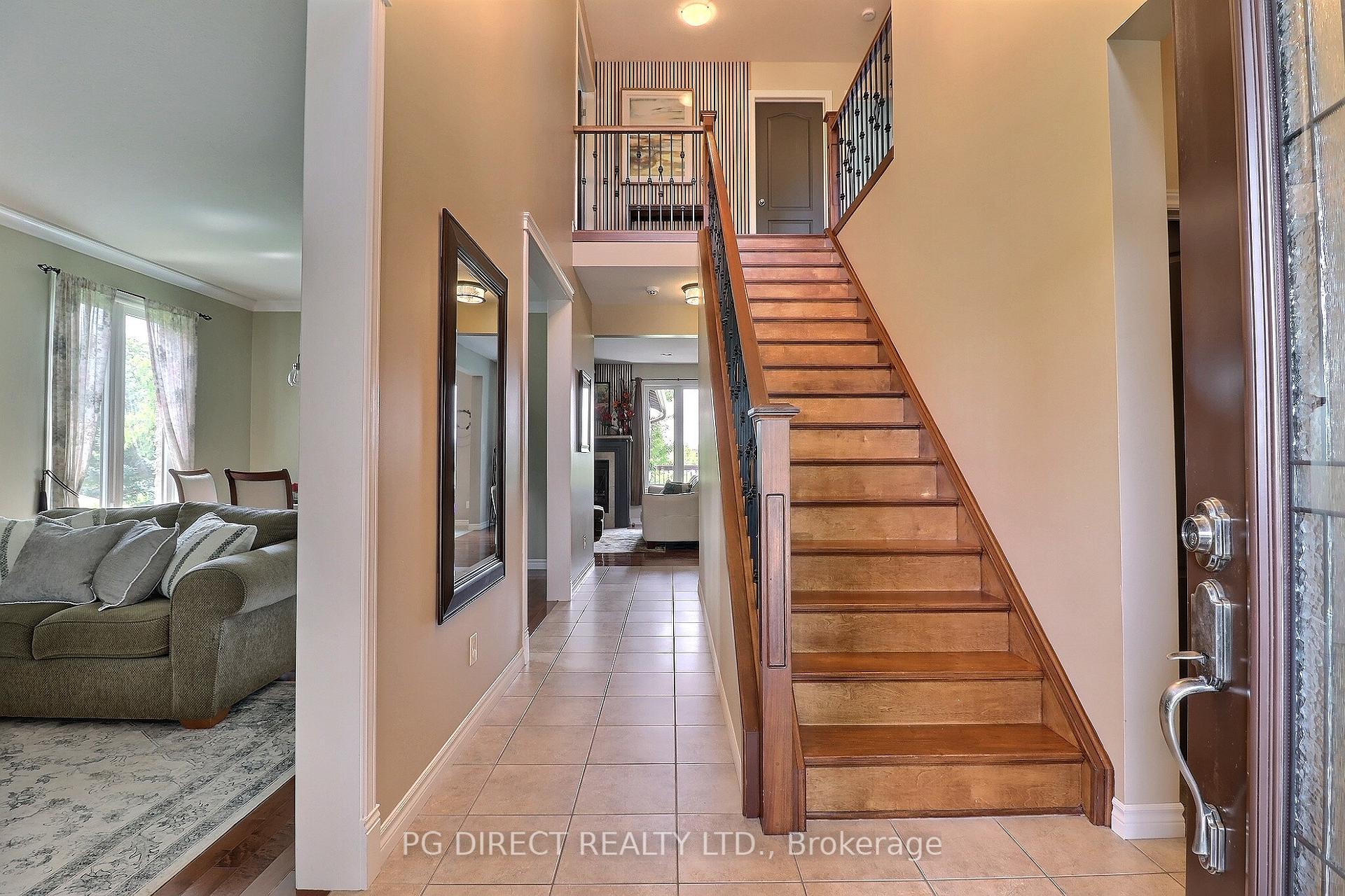 Photo 4 of 1040 Hanson Crescent, London, North E — HOMEH