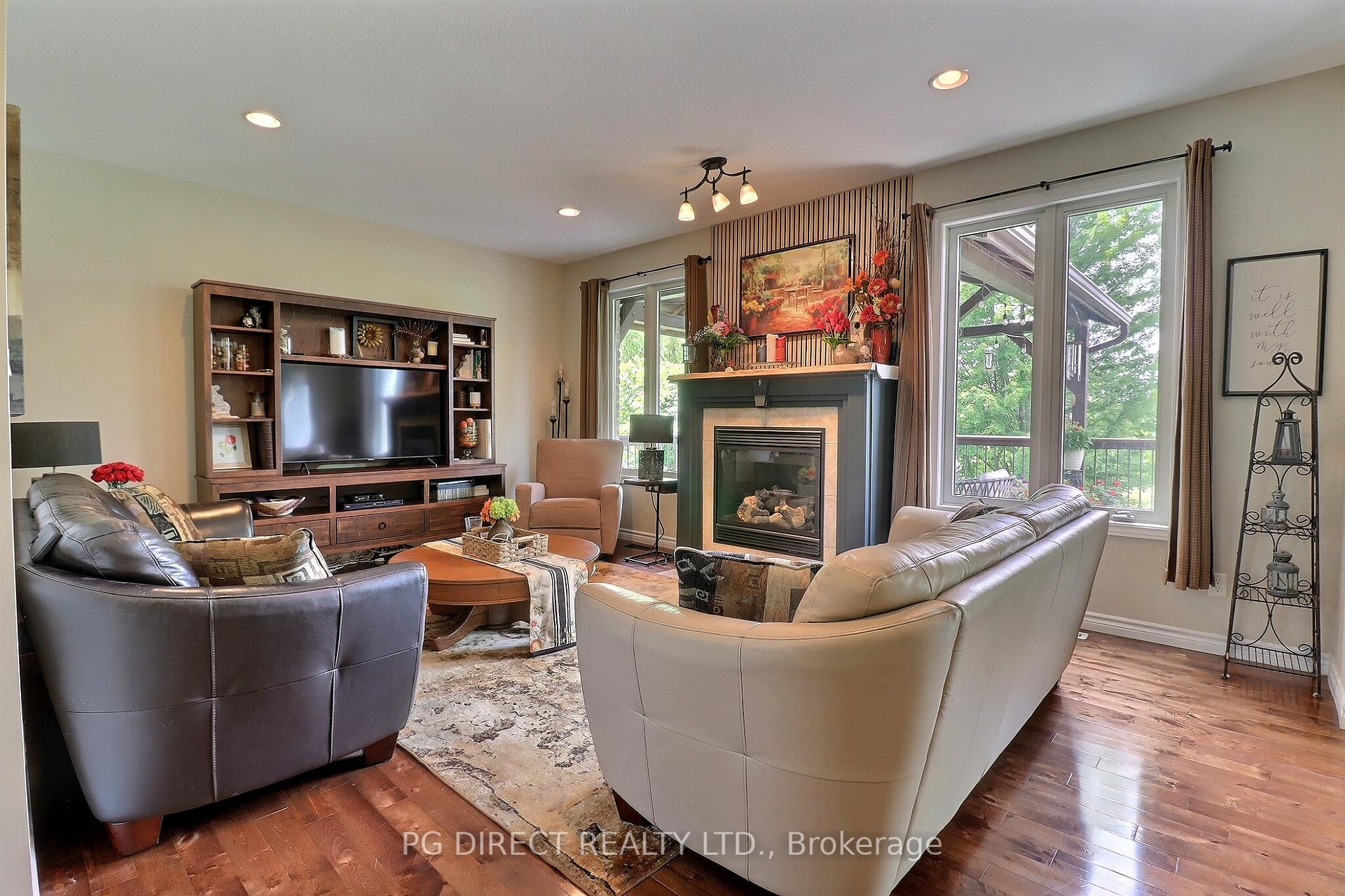 Photo 7 of 1040 Hanson Crescent, London, North E — HOMEH