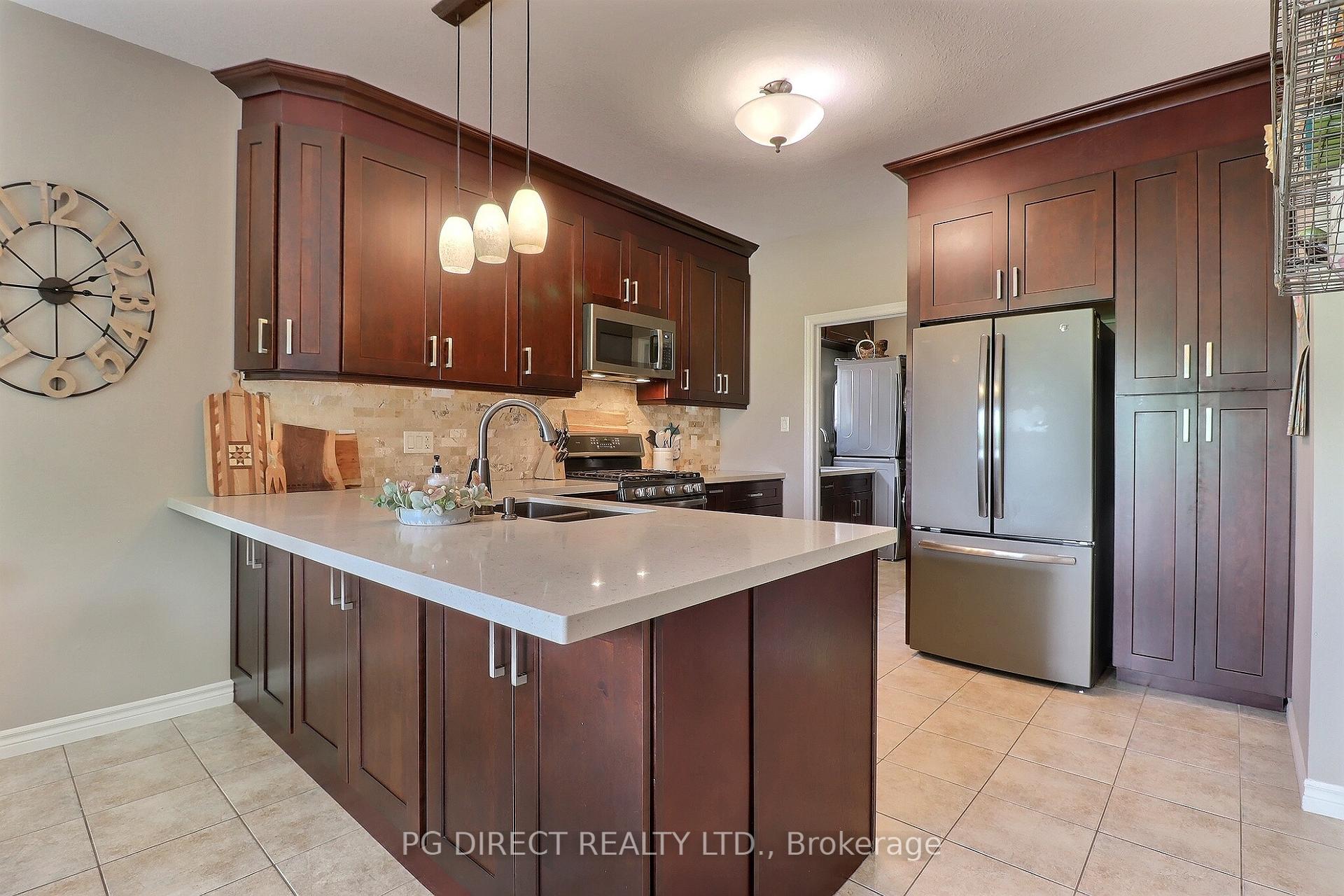 Photo 9 of 1040 Hanson Crescent, London, North E — HOMEH
