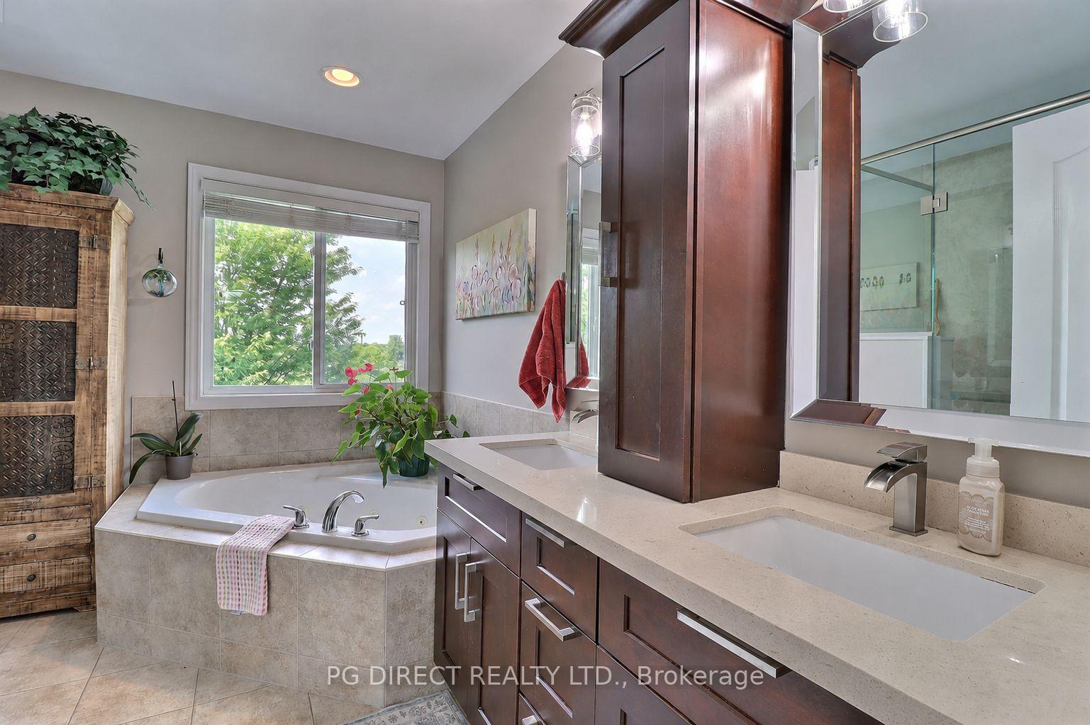 Photo 17 of 1040 Hanson Crescent, London, North E — HOMEH