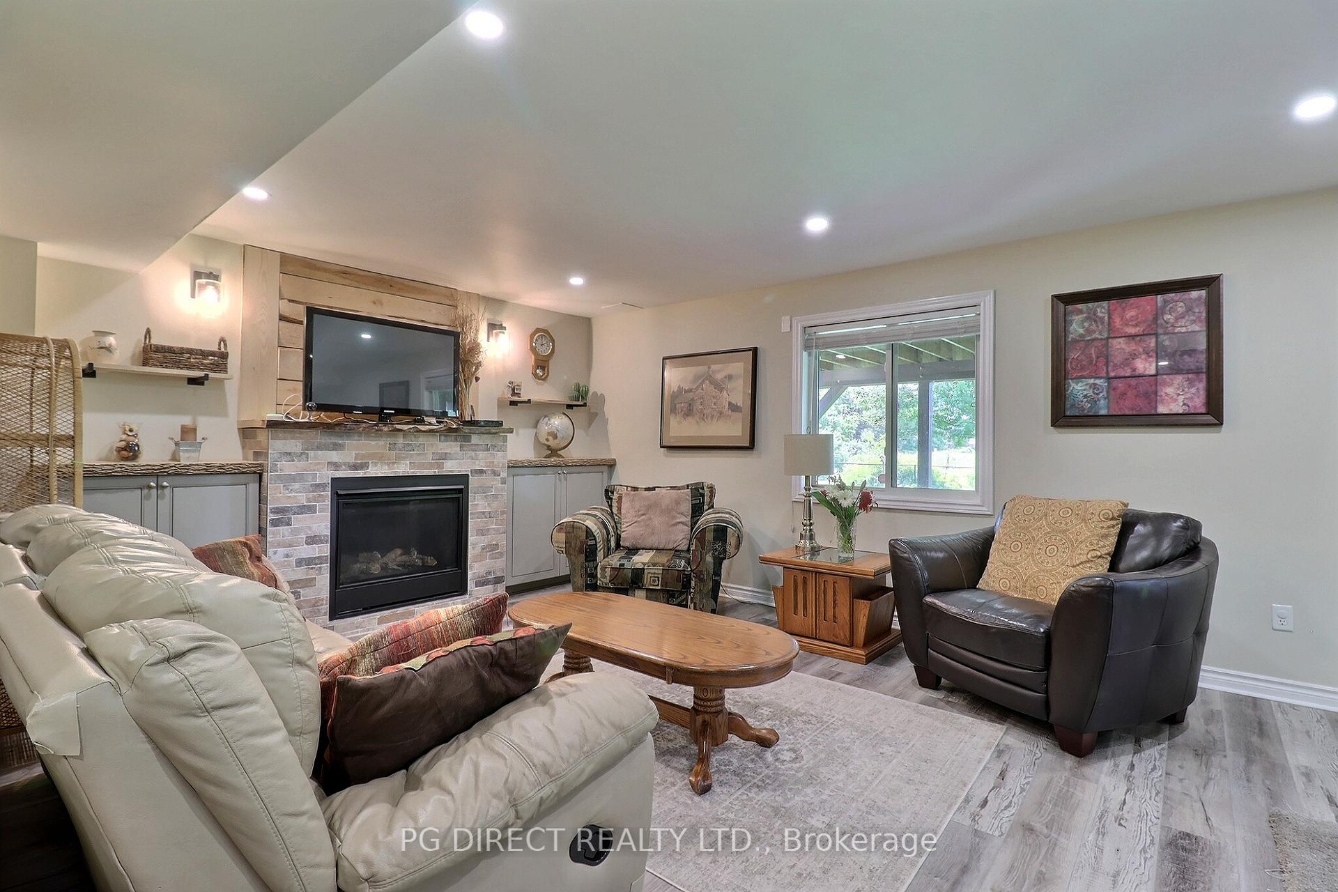 Photo 23 of 1040 Hanson Crescent, London, North E — HOMEH