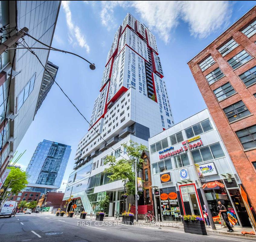 Front of Unit 3309, 318 Richmond Street W