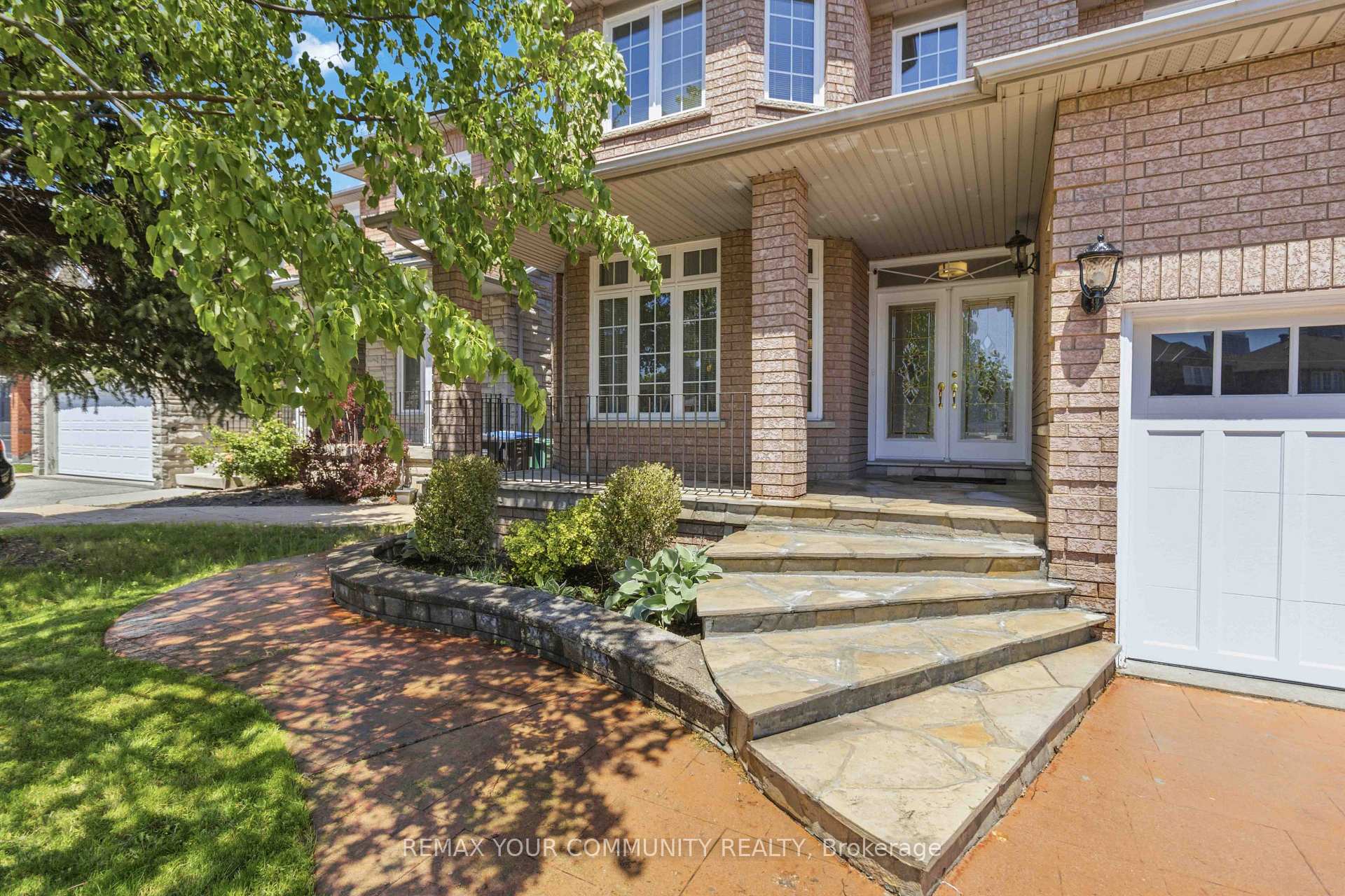 Photo 3 of 153 Bristol Road E, Mississauga, Hurontario — HOMEH