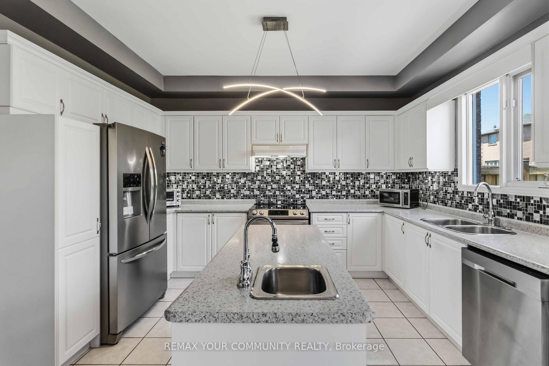 Photo 14 of 153 Bristol Road E, Mississauga, Hurontario — HOMEH