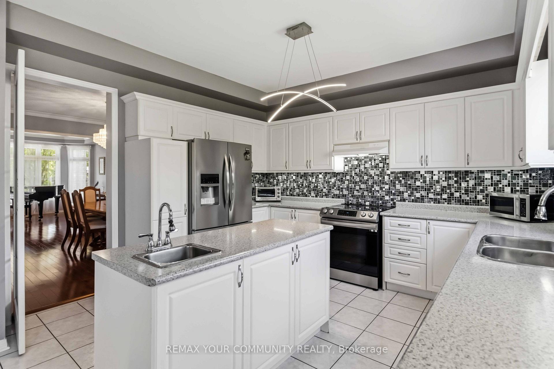 Photo 15 of 153 Bristol Road E, Mississauga, Hurontario — HOMEH