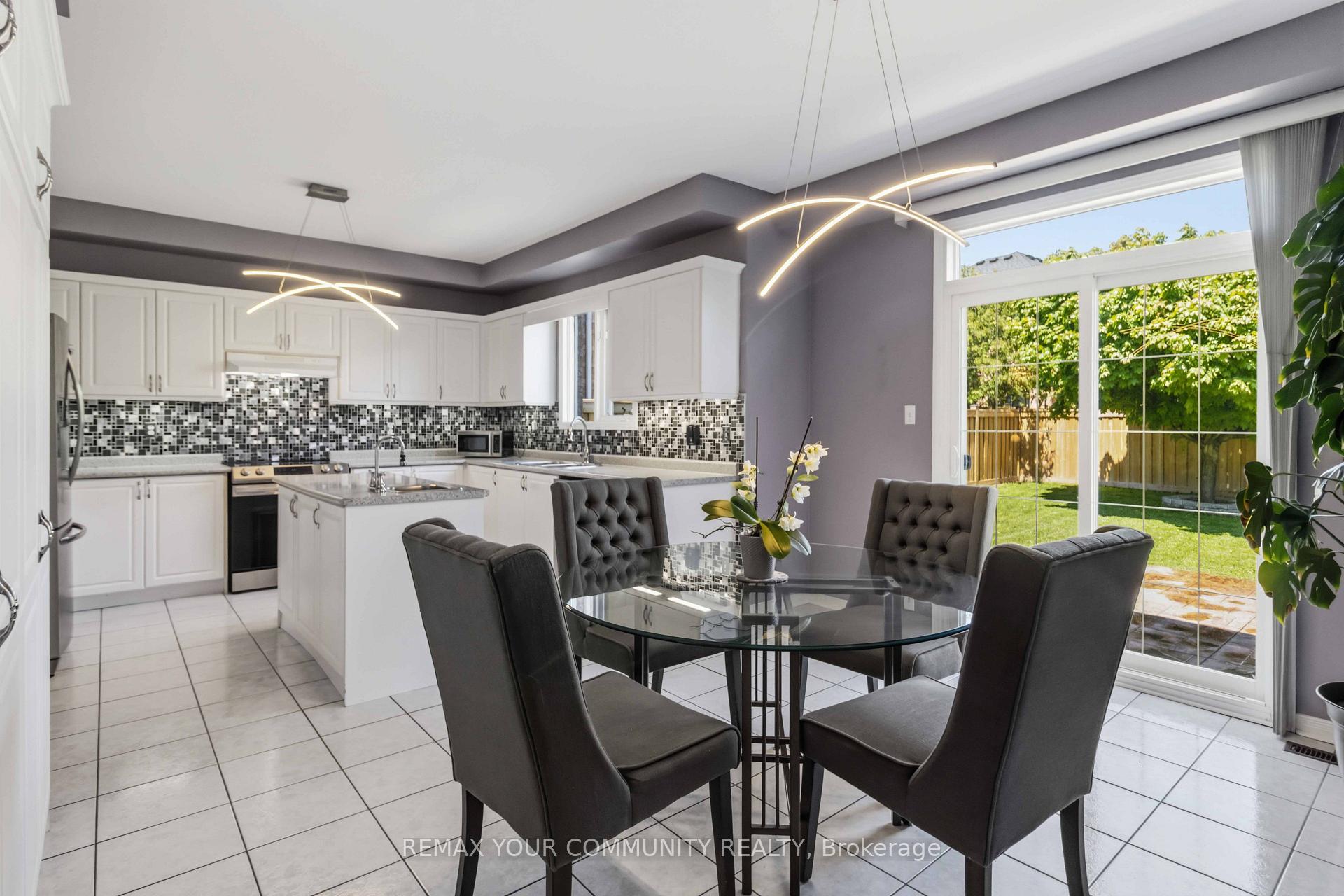 Photo 17 of 153 Bristol Road E, Mississauga, Hurontario — HOMEH