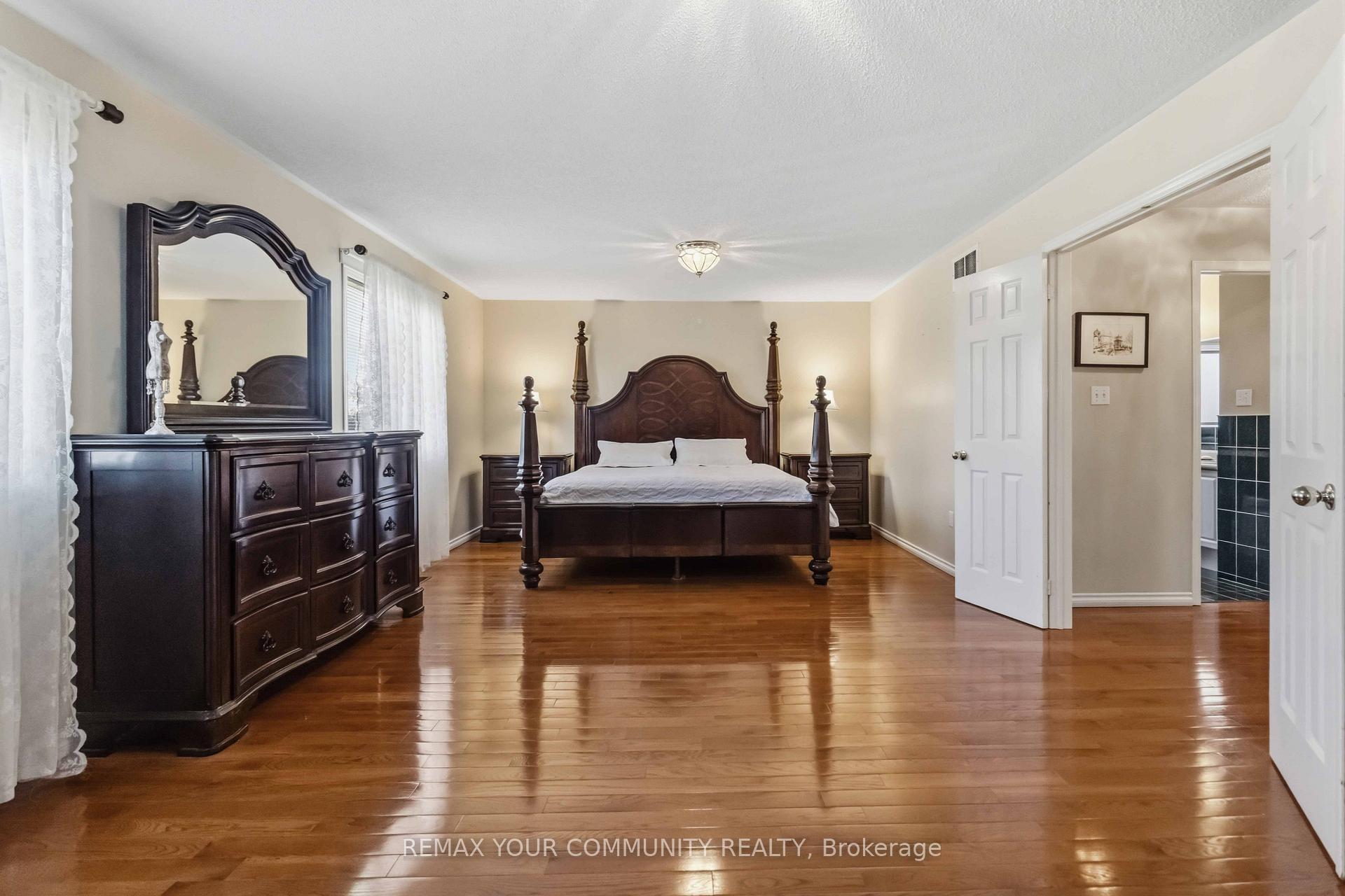 Photo 21 of 153 Bristol Road E, Mississauga, Hurontario — HOMEH