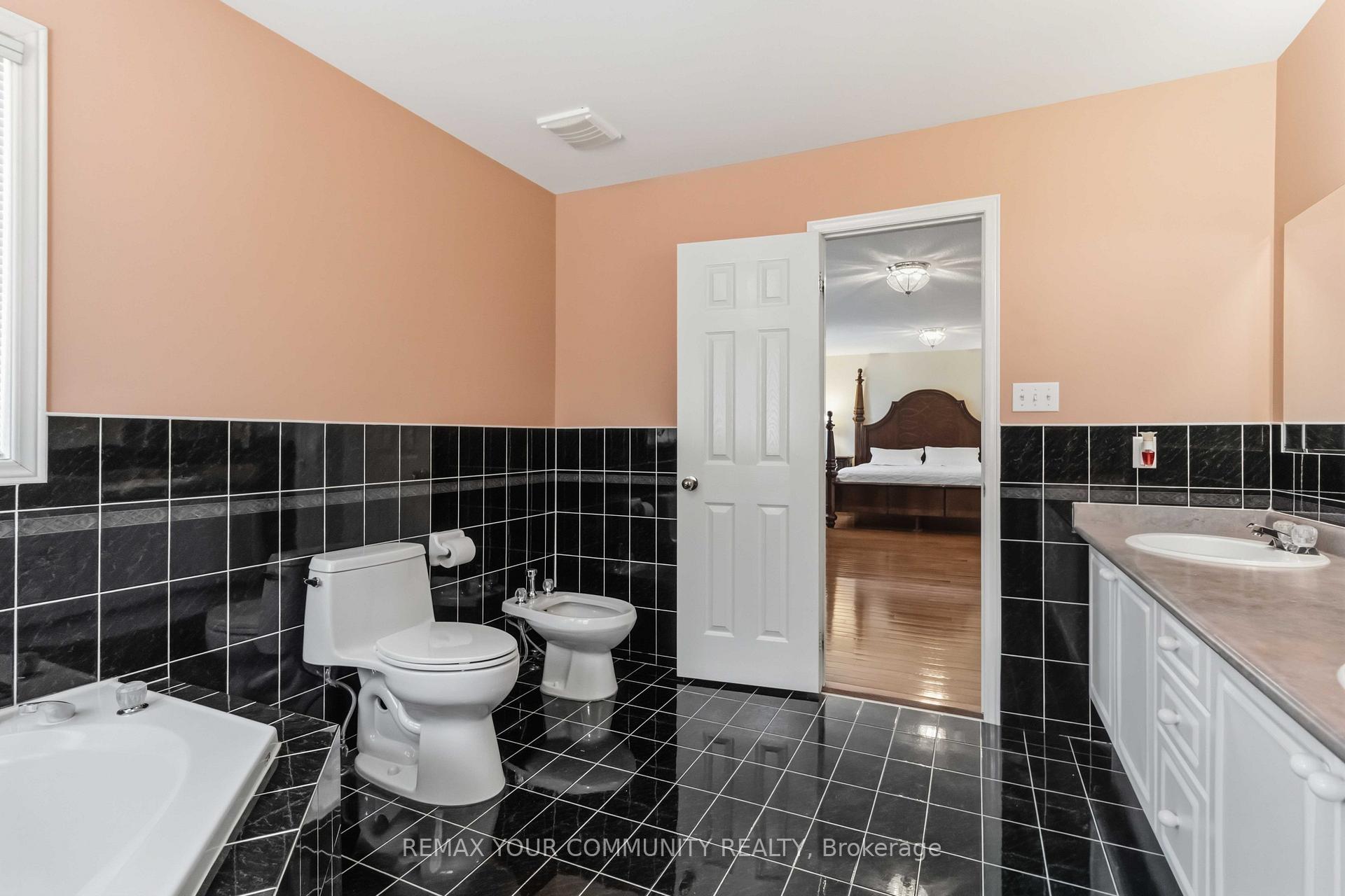 Photo 24 of 153 Bristol Road E, Mississauga, Hurontario — HOMEH