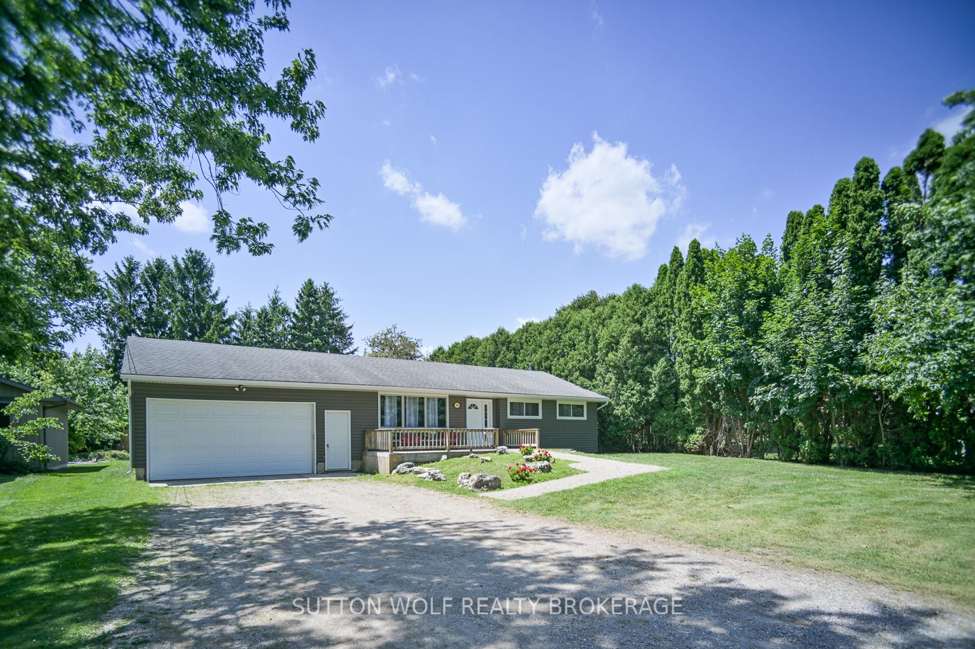 Photo 2 of 566 Head Street N, Strathroy-Caradoc, NE — HOMEH