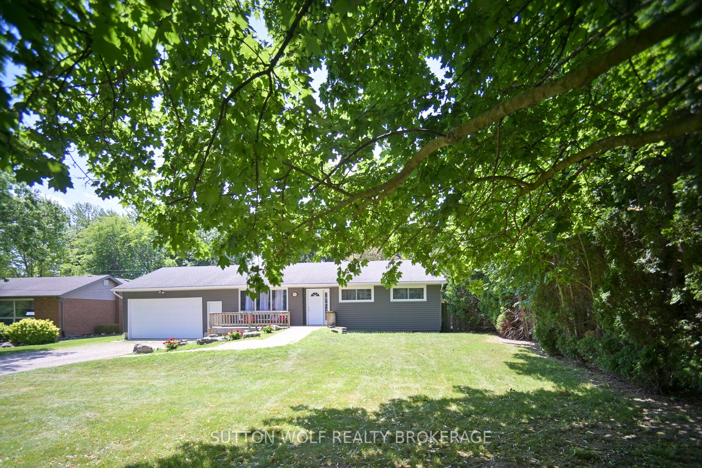 Photo 3 of 566 Head Street N, Strathroy-Caradoc, NE — HOMEH