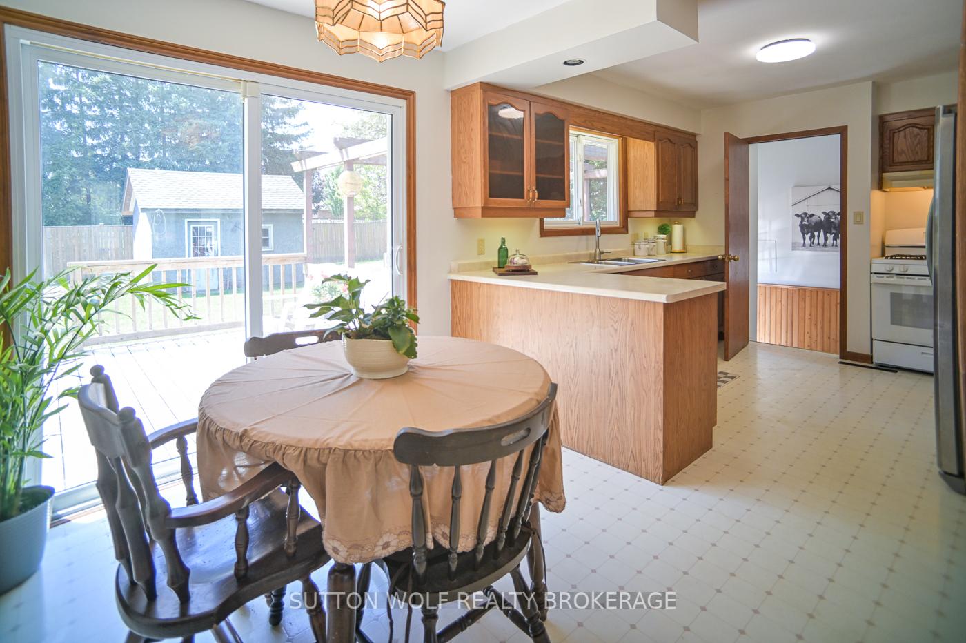 Photo 13 of 566 Head Street N, Strathroy-Caradoc, NE — HOMEH
