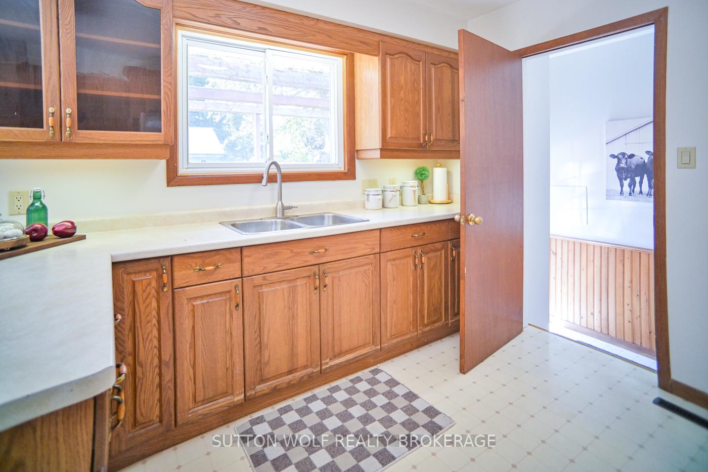 Photo 15 of 566 Head Street N, Strathroy-Caradoc, NE — HOMEH