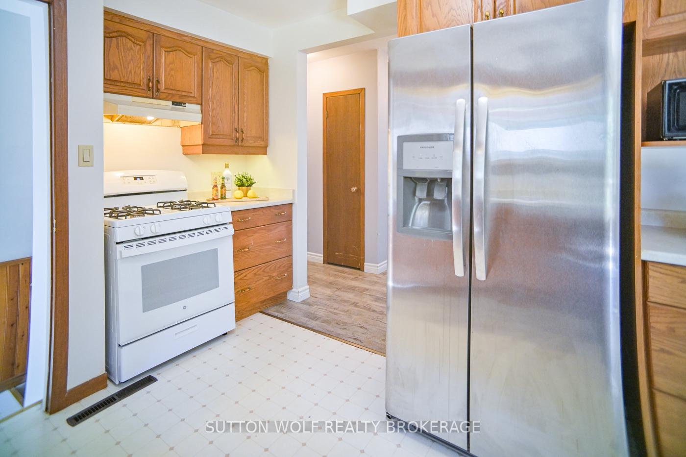 Photo 16 of 566 Head Street N, Strathroy-Caradoc, NE — HOMEH