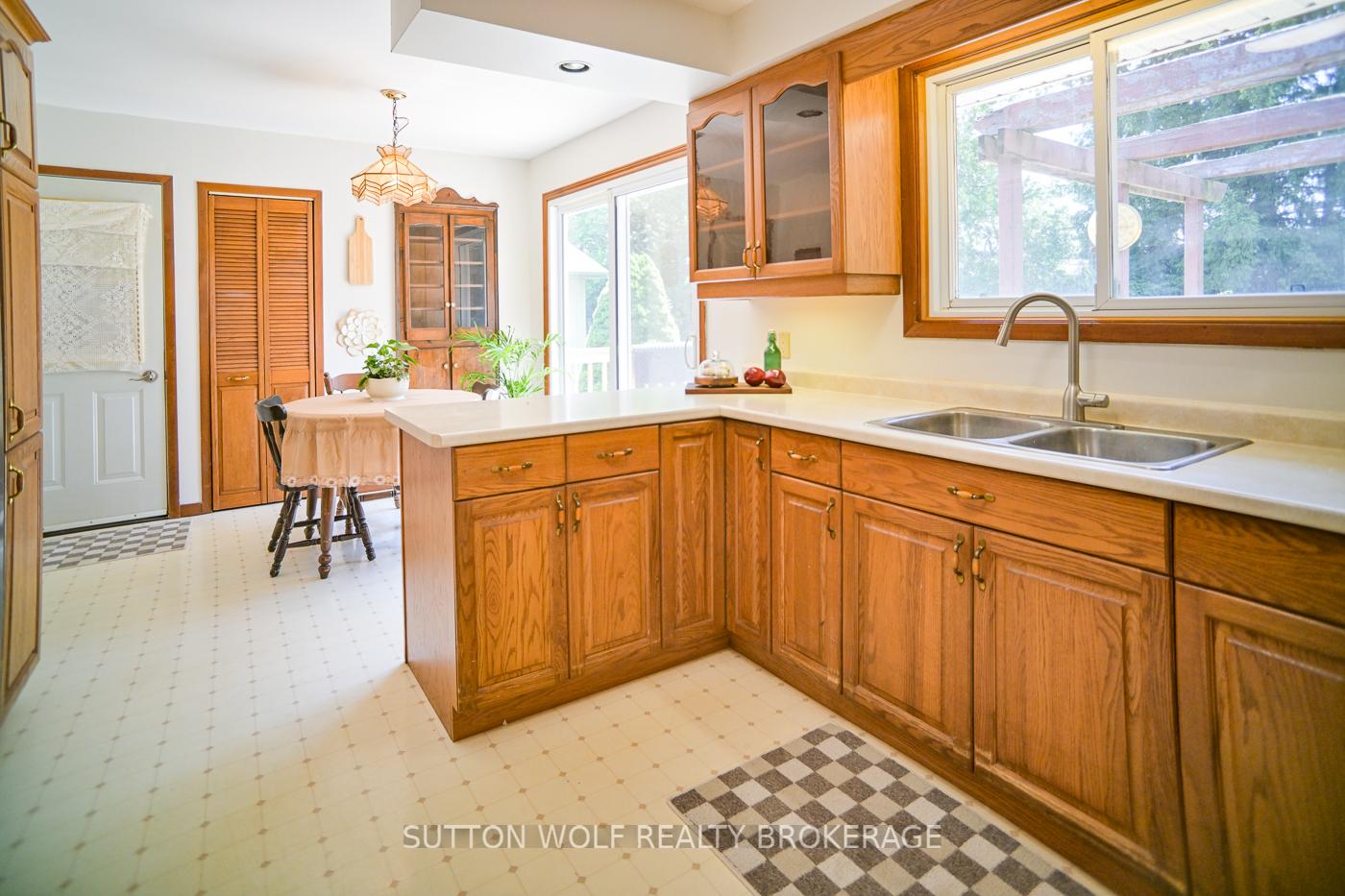Photo 17 of 566 Head Street N, Strathroy-Caradoc, NE — HOMEH
