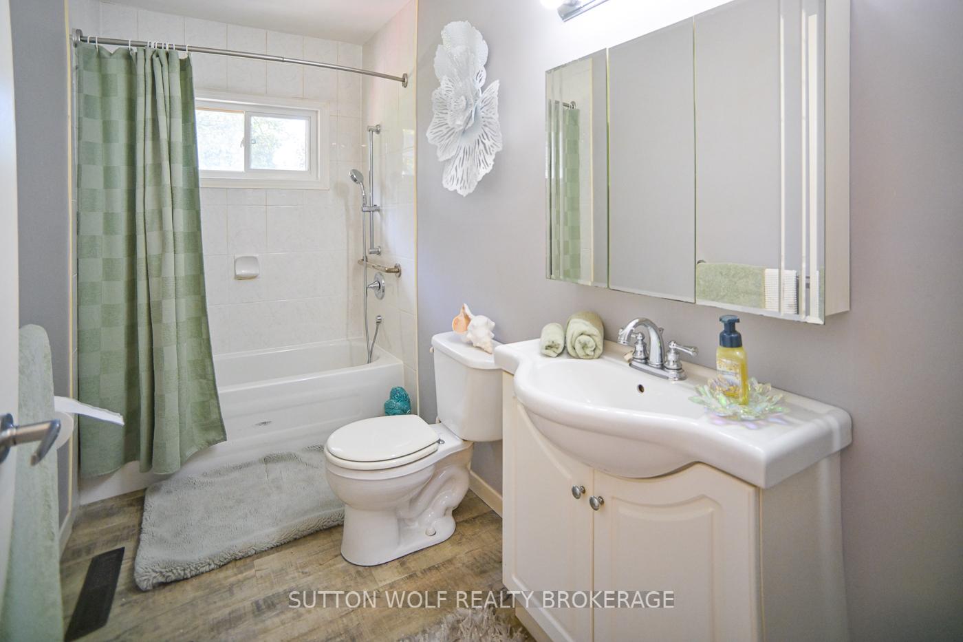 Photo 22 of 566 Head Street N, Strathroy-Caradoc, NE — HOMEH