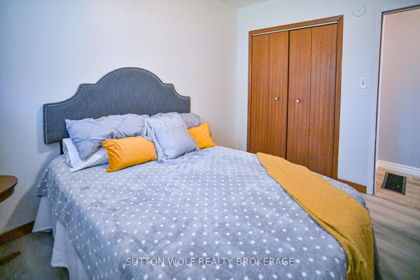 Photo 24 of 566 Head Street N, Strathroy-Caradoc, NE — HOMEH